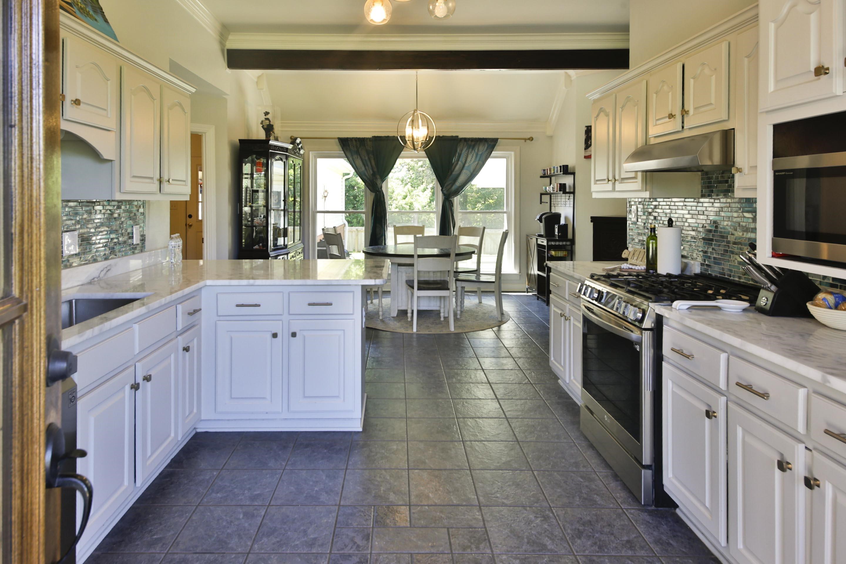 901 Armstrong Rd Property Photo 3