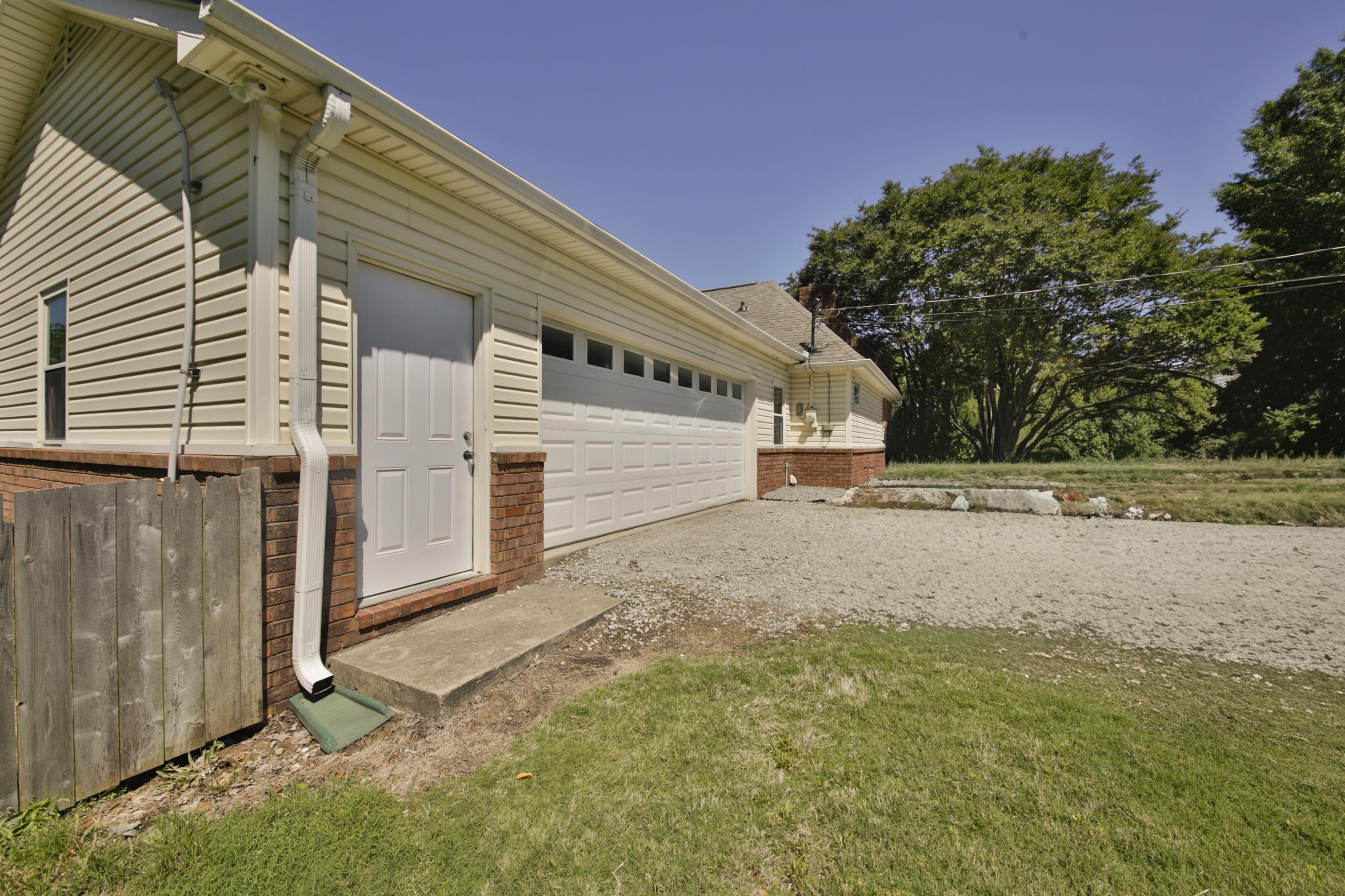 901 Armstrong Rd Property Photo 27