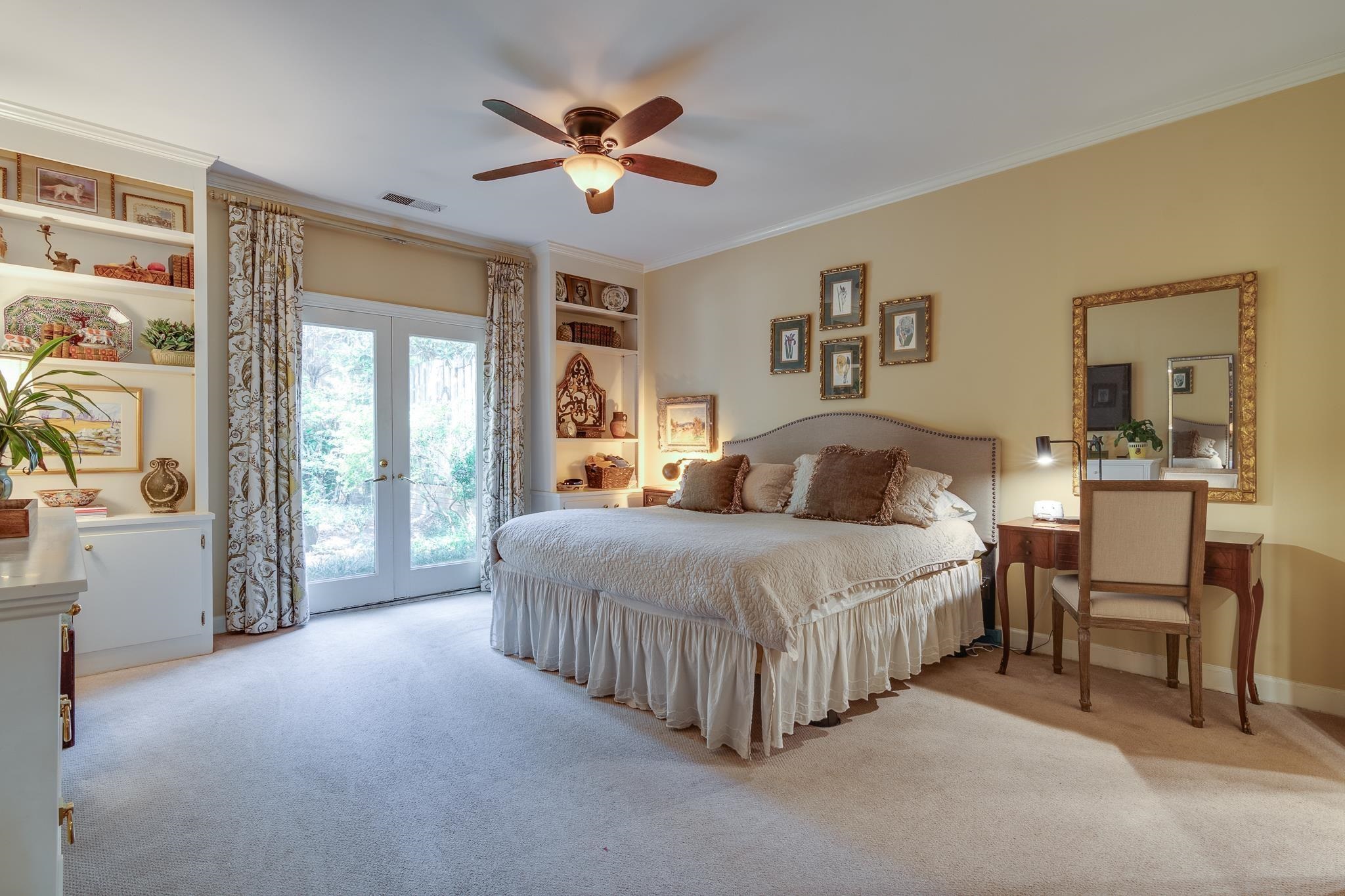 575 Club Walk Ln 2 Property Photo 12