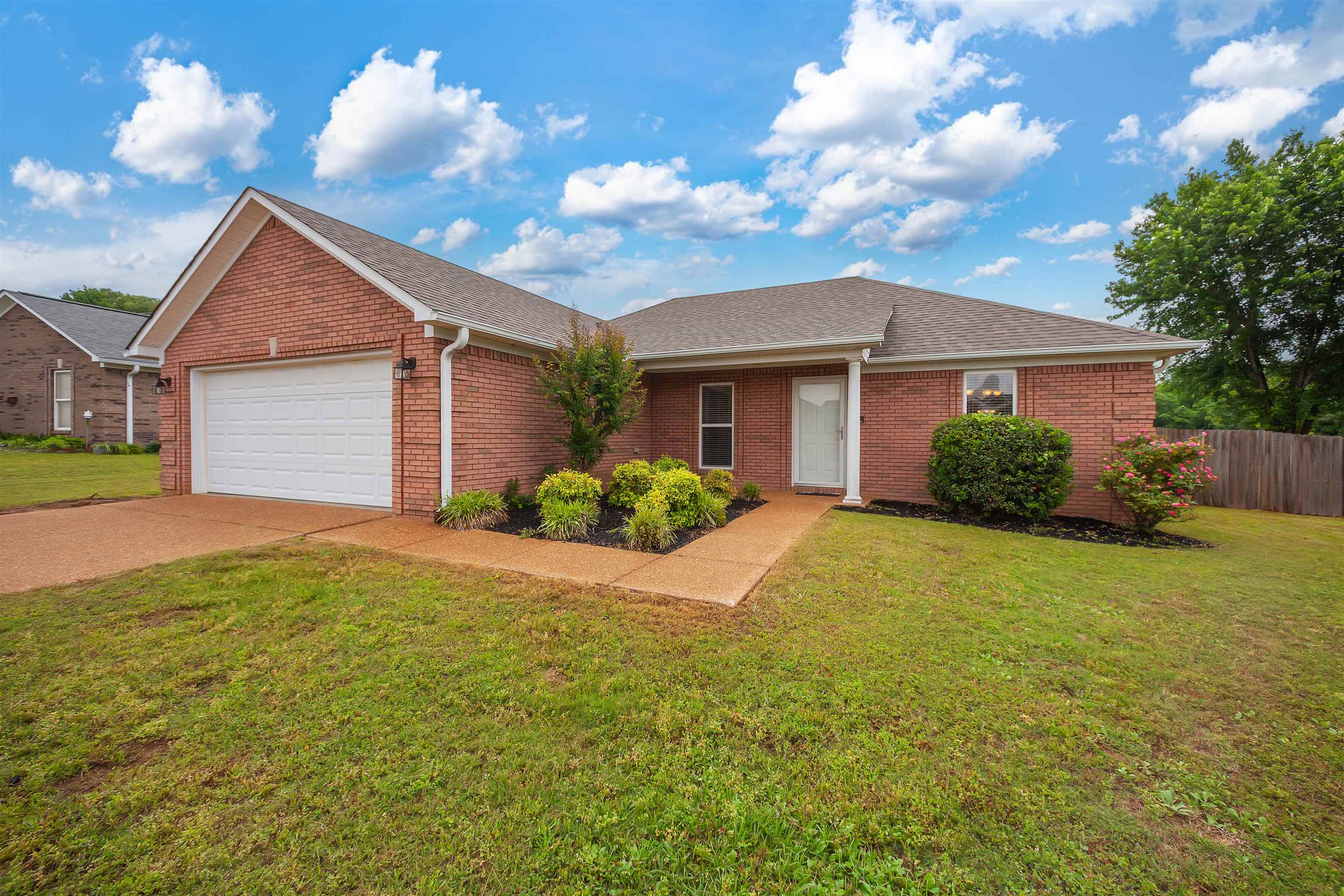 156 Lancaster Dr Property Photo 1