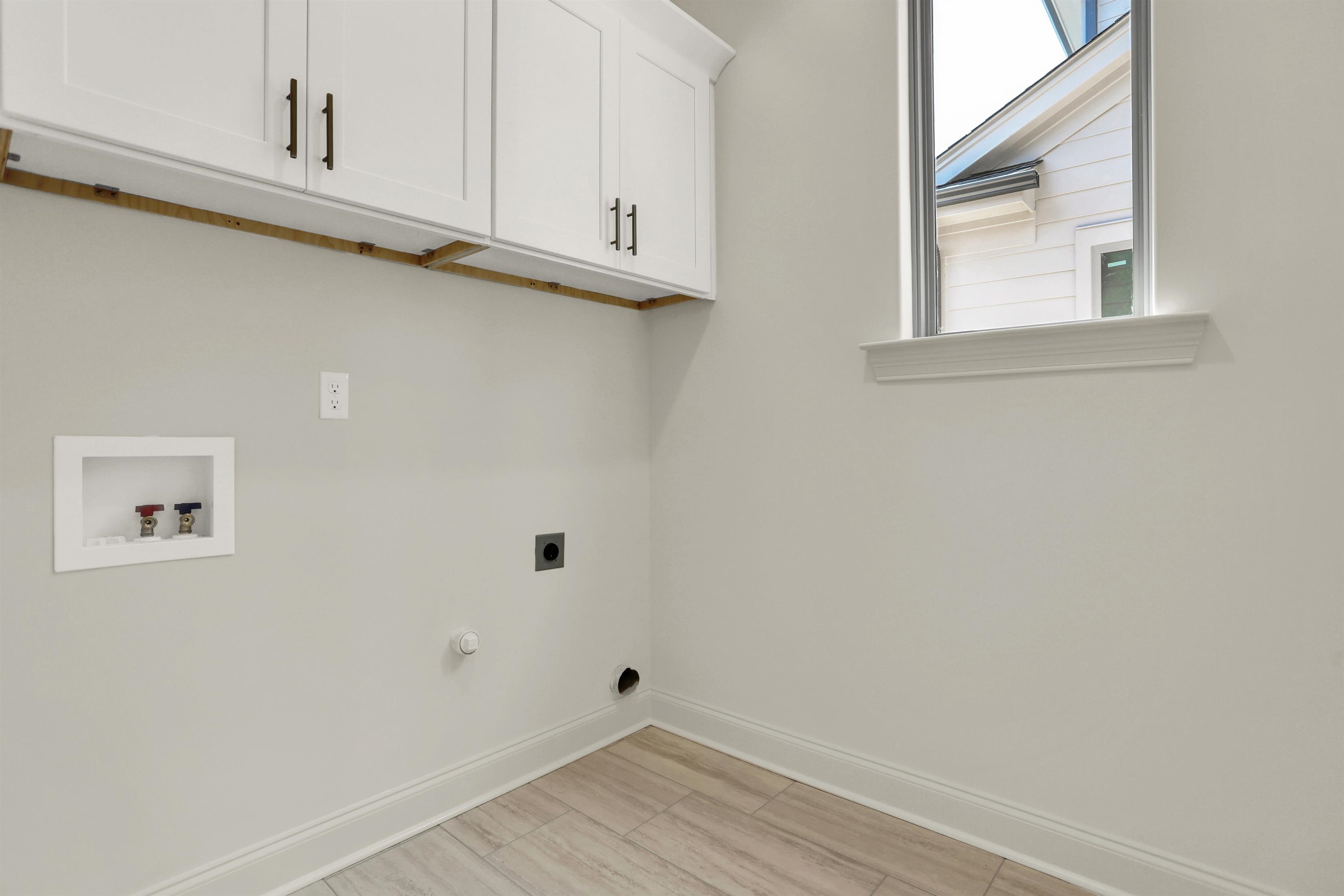 899 Aldwick Dr Property Photo 25