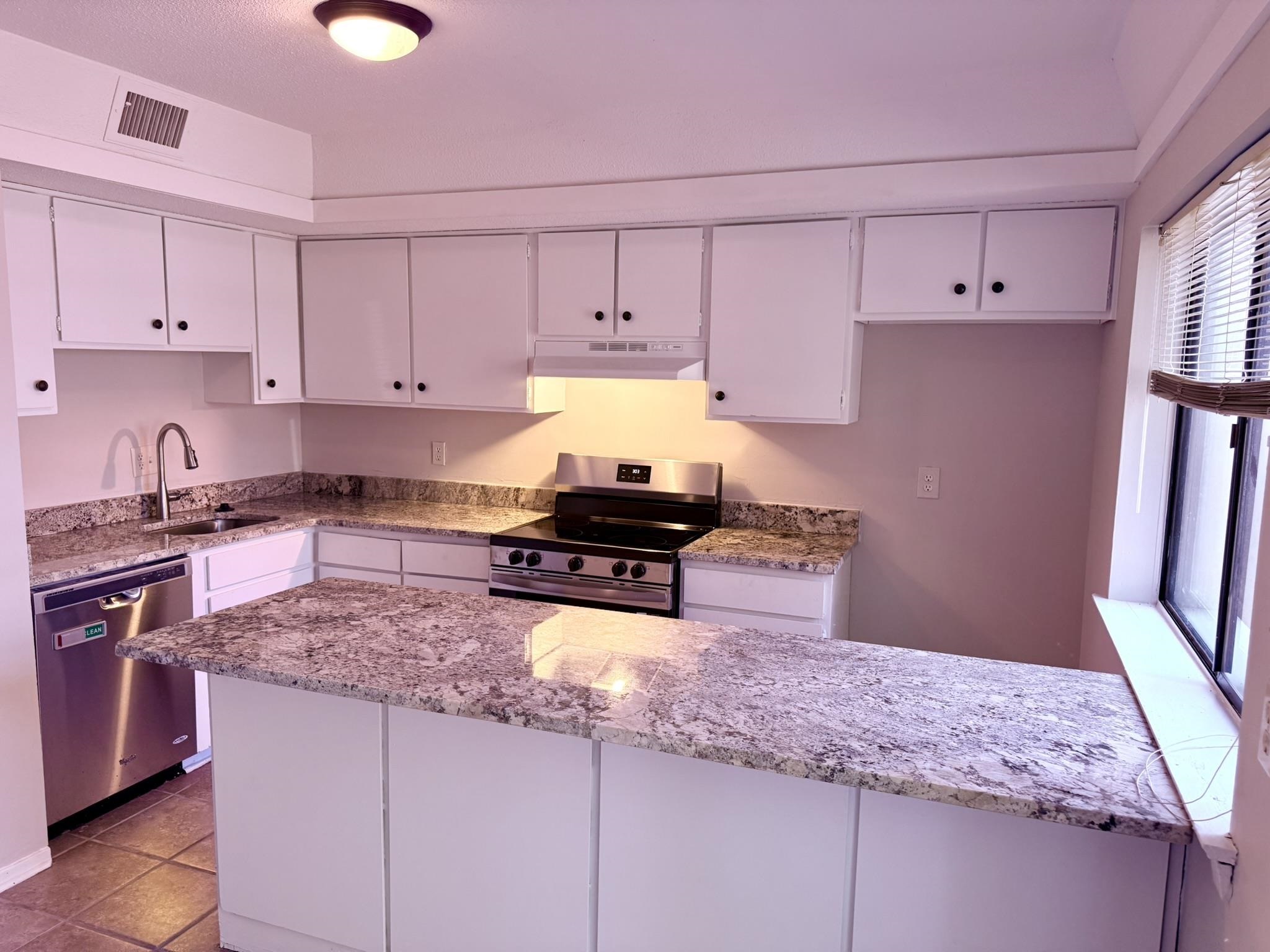 6571 Poplar Woods Cir S 5 Property Photo 12