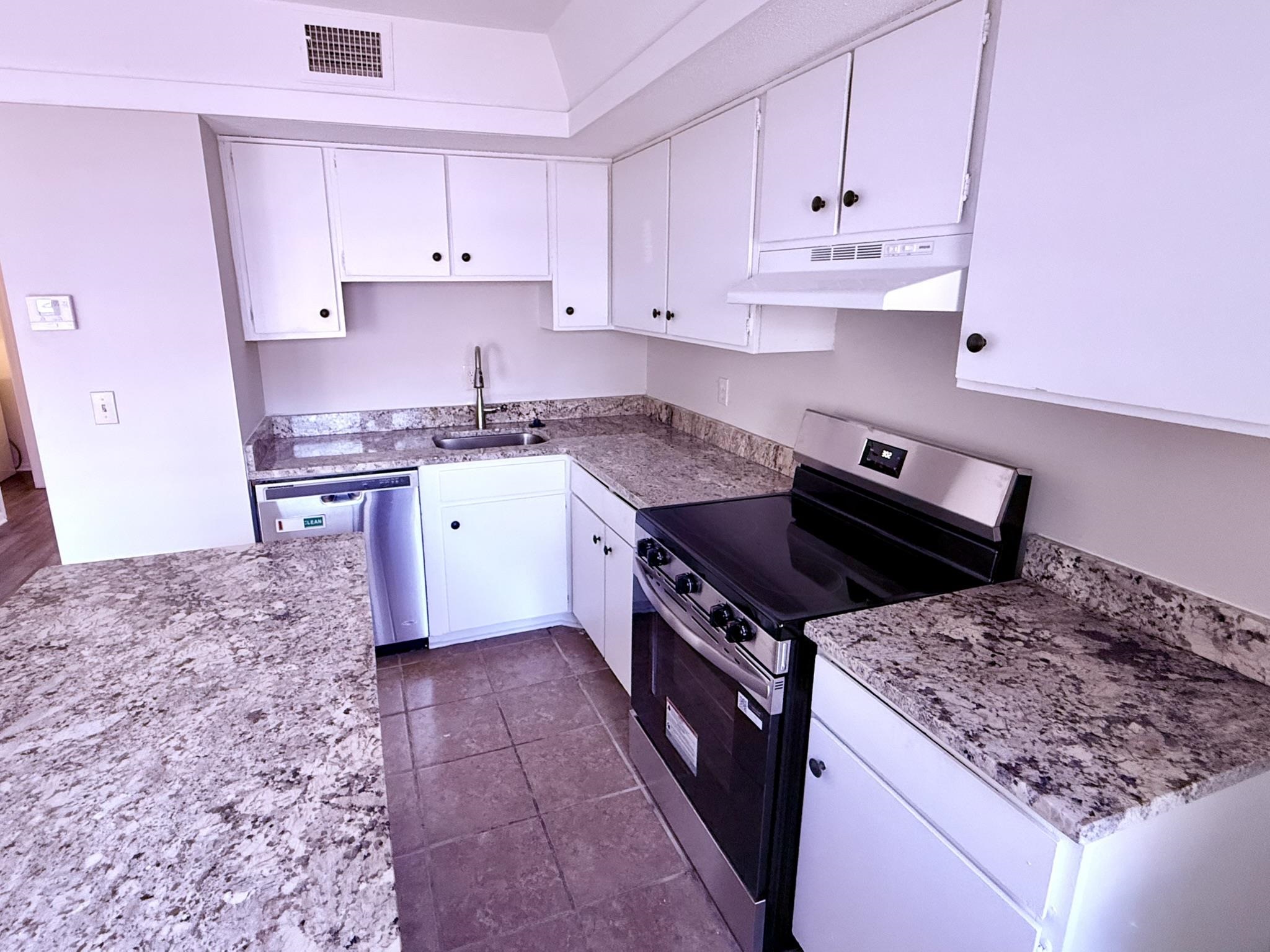 6571 Poplar Woods Cir S 5 Property Photo 13
