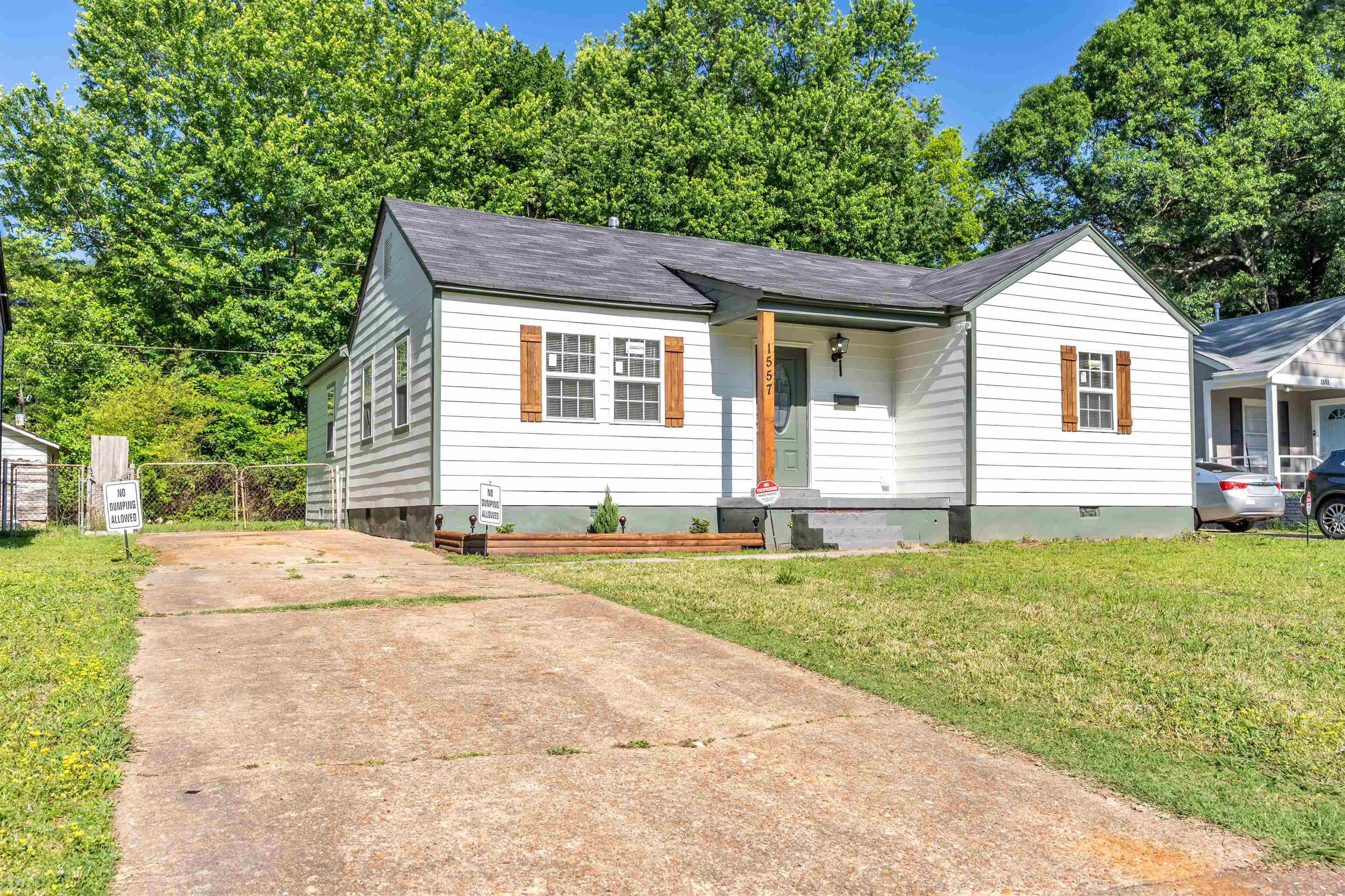 1557 Hope St Property Photo 4