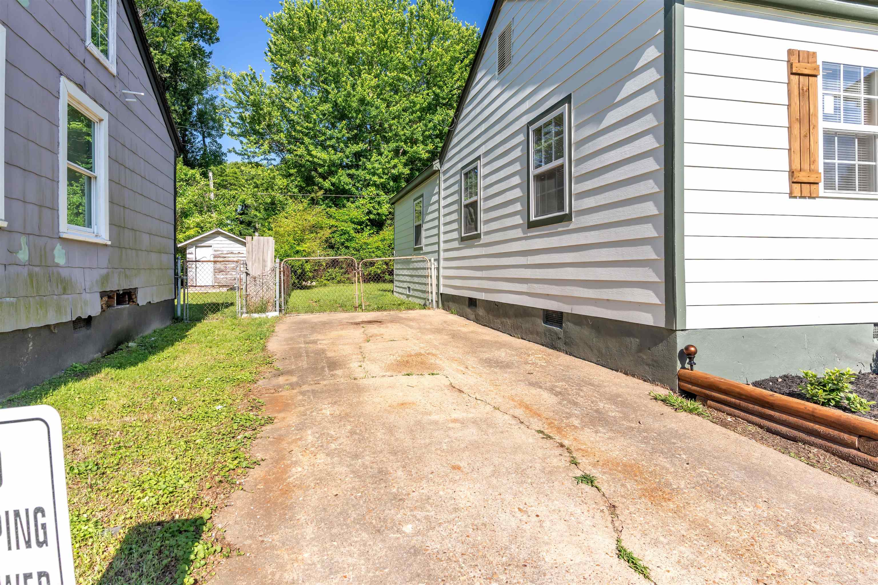 1557 Hope St Property Photo 6