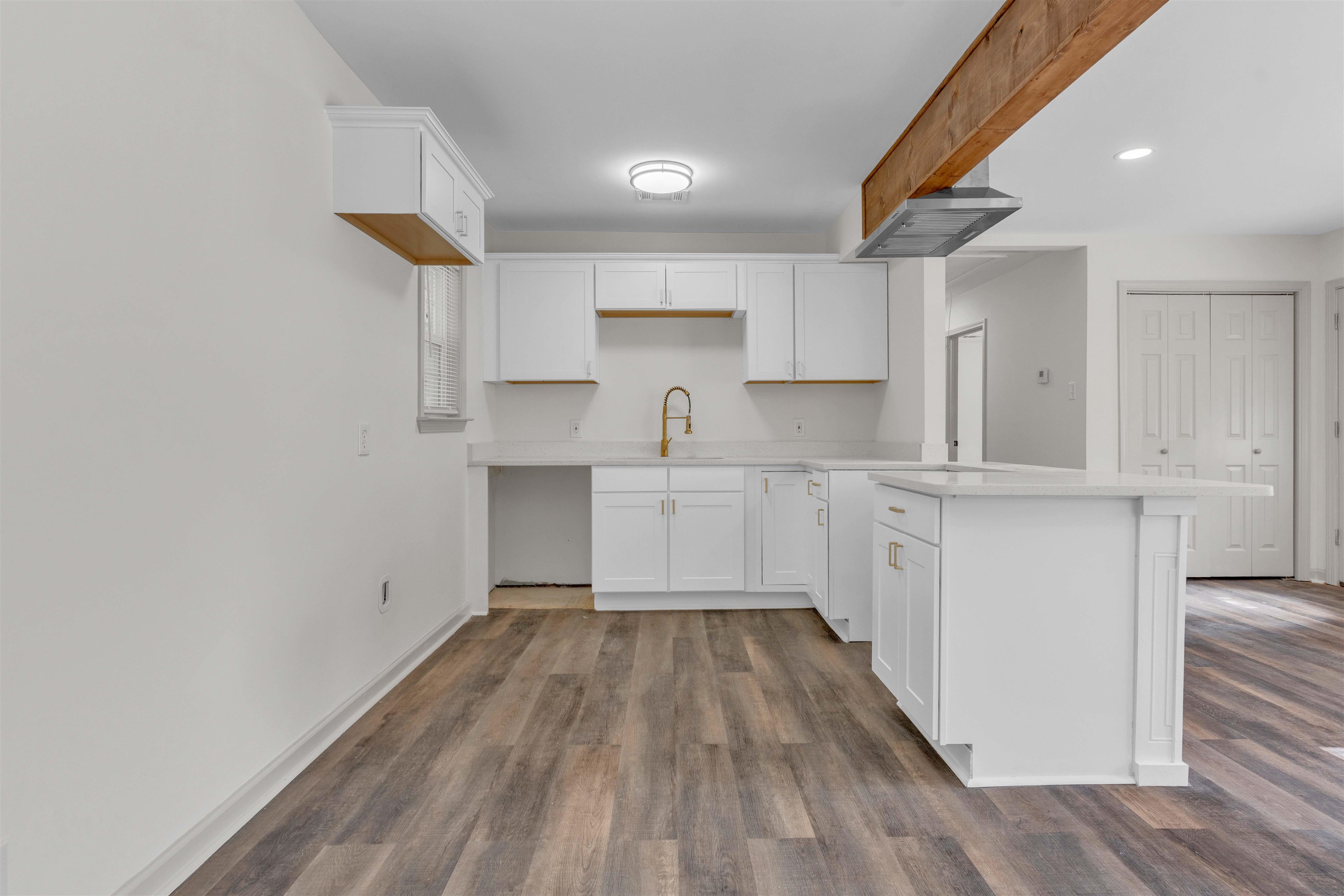1557 Hope St Property Photo 12