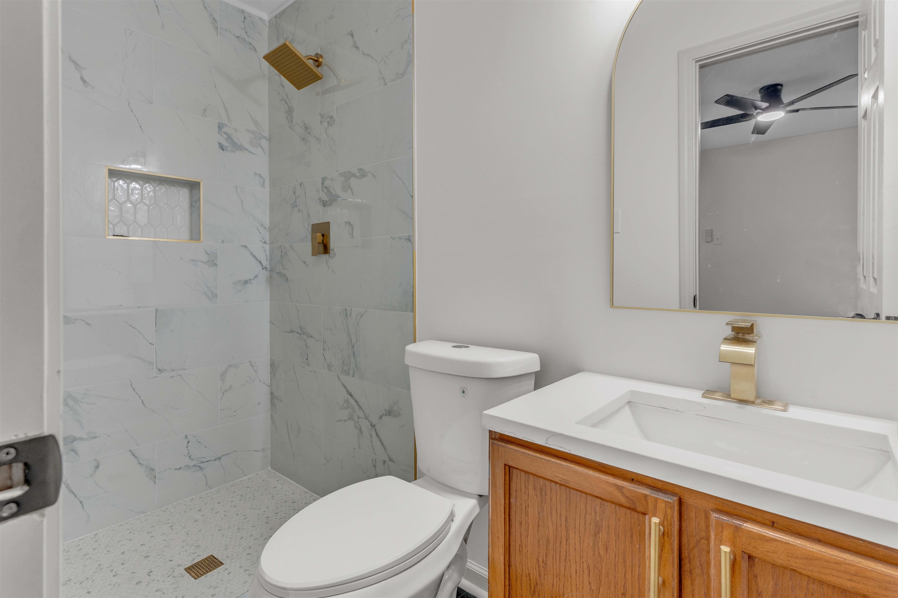 1557 Hope St Property Photo 18