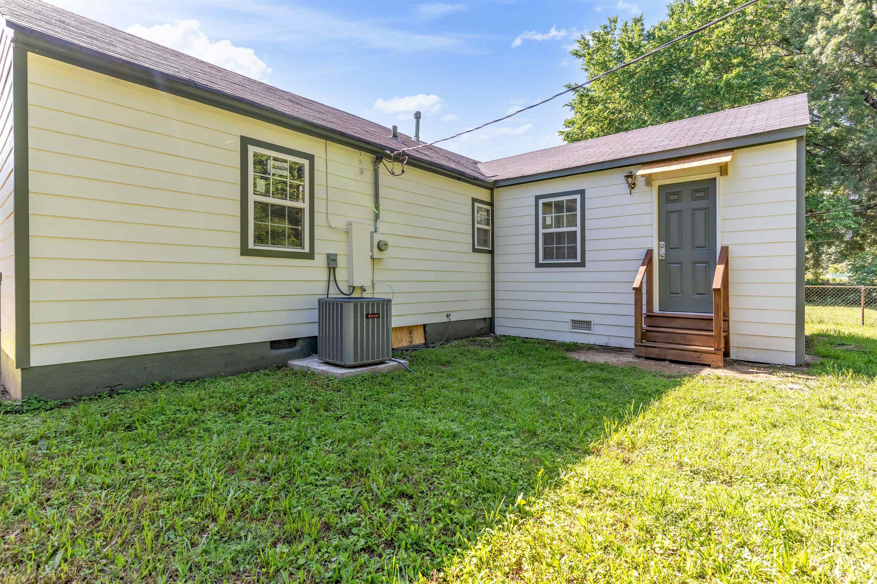 1557 Hope St Property Photo 27