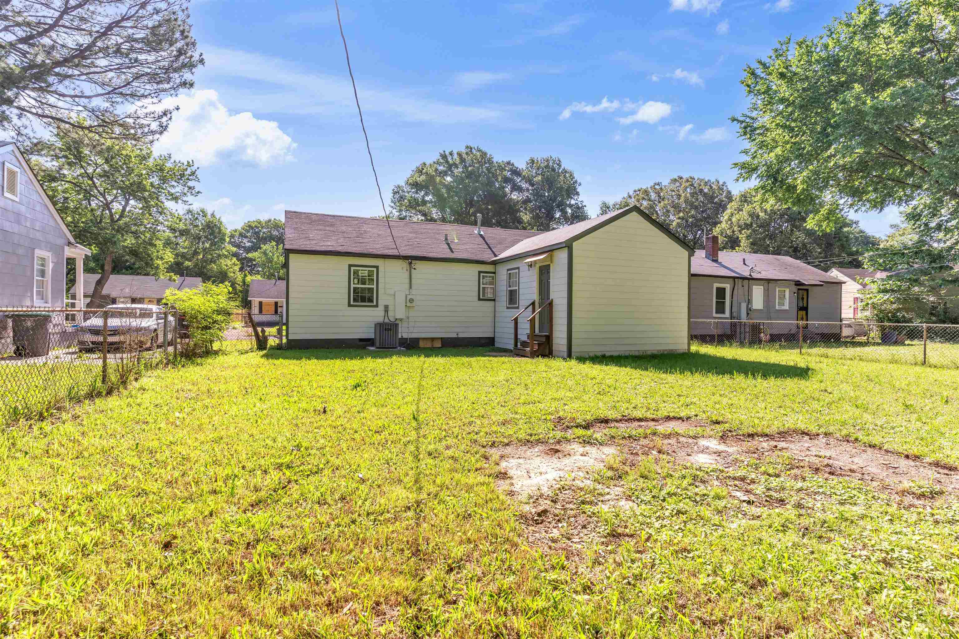 1557 Hope St Property Photo 28