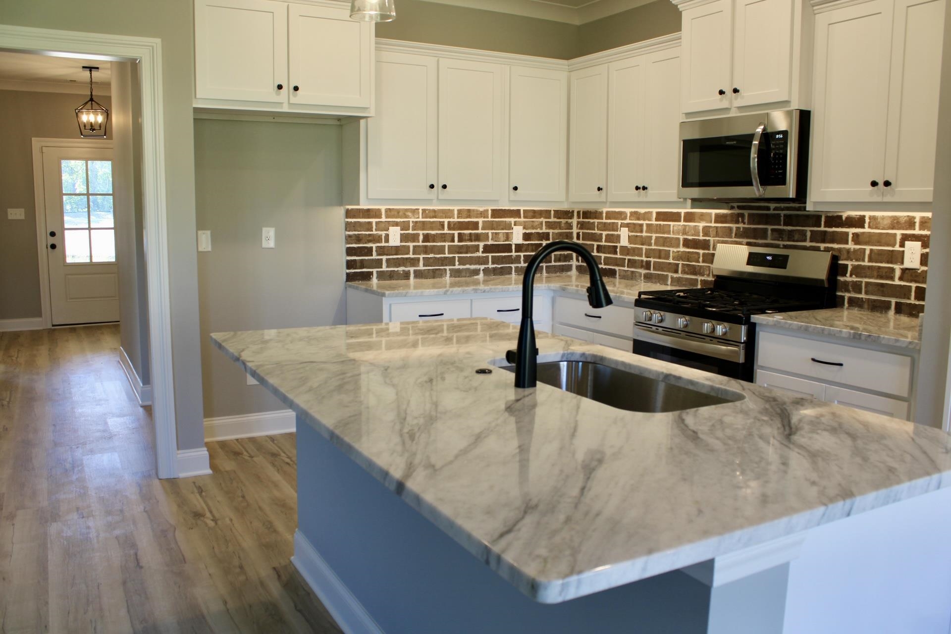 101 Columbia Way Property Photo 4