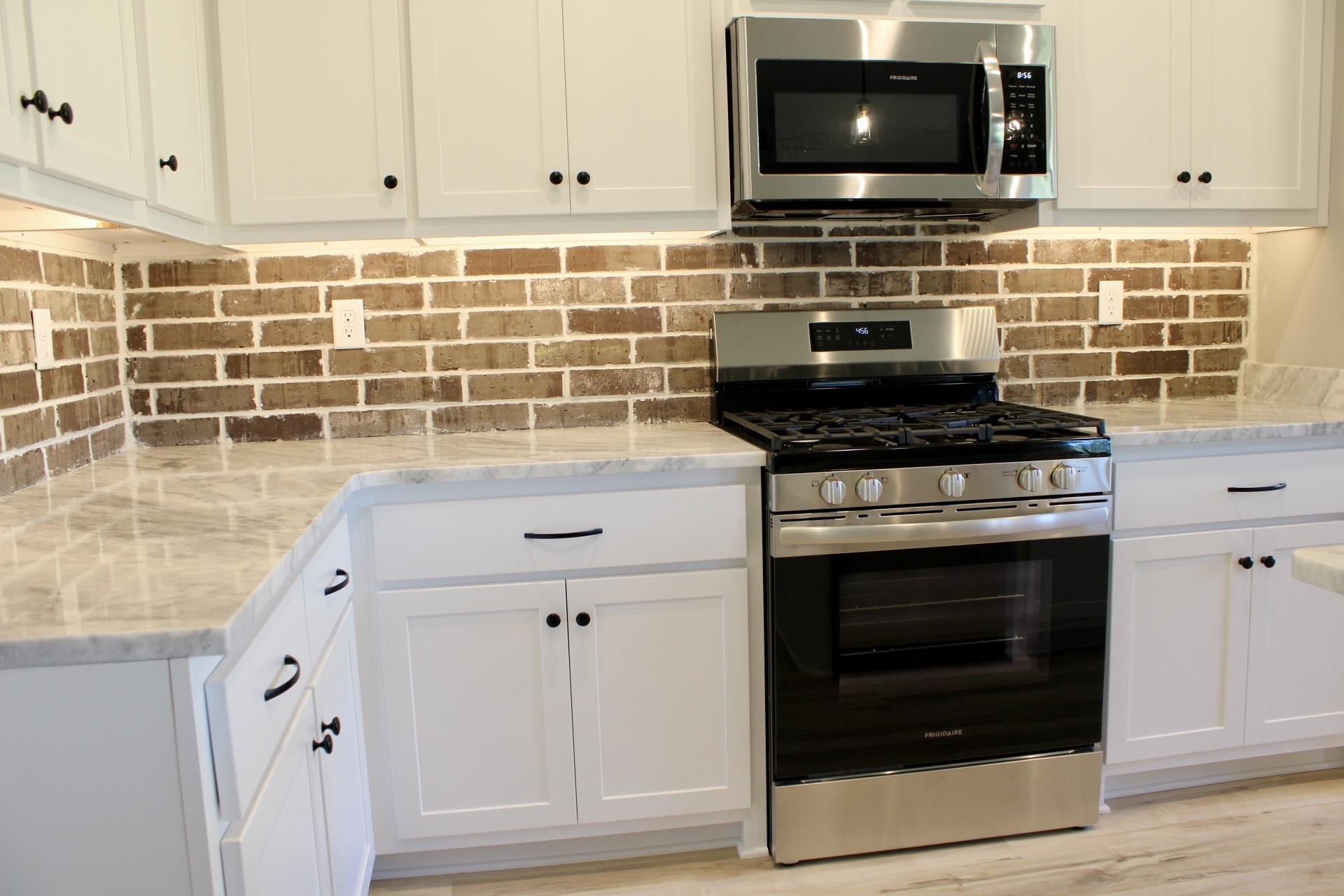 101 Columbia Way Property Photo 5