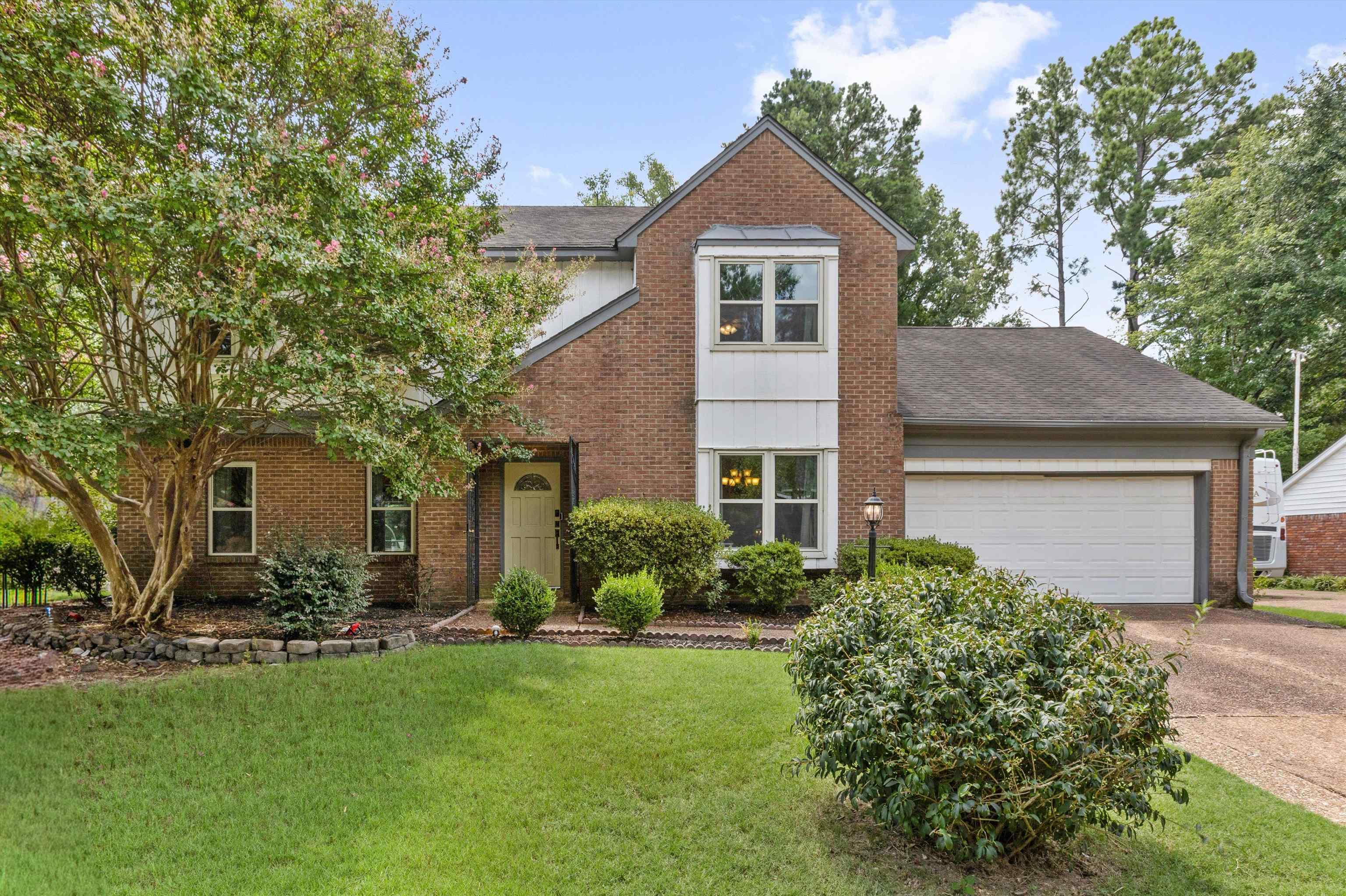 6837 STORNAWAY DR Property Photo 1
