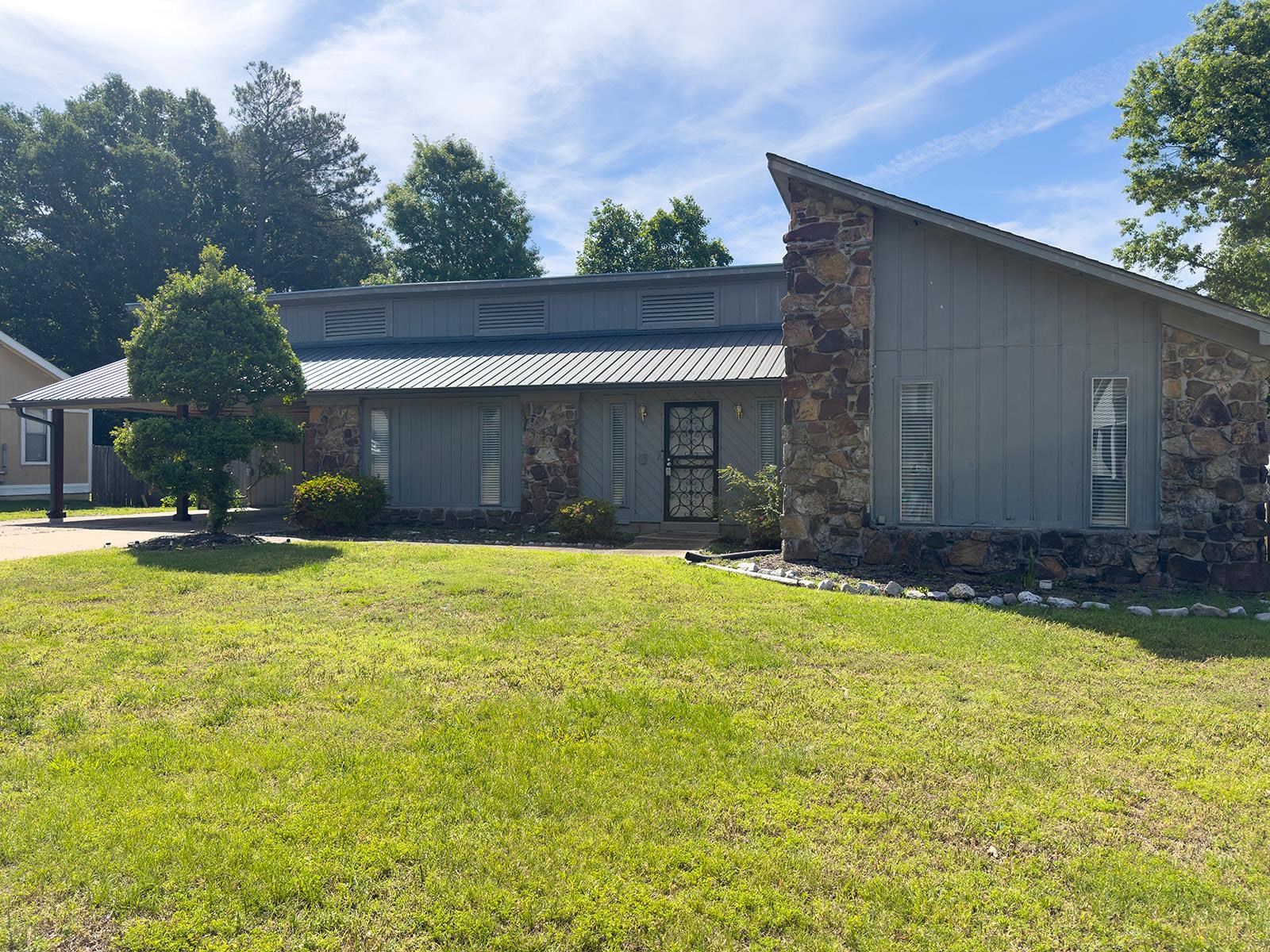 5773 Rensslaer Dr Property Photo 1