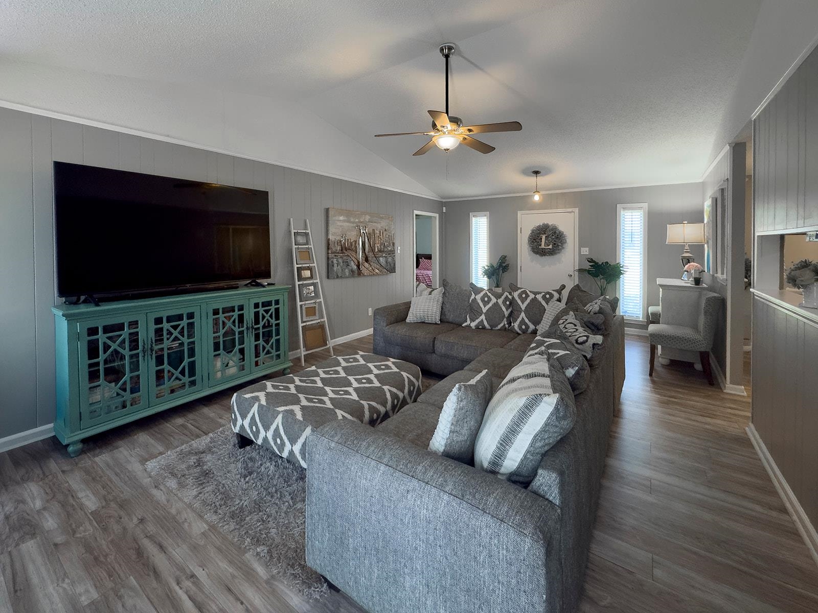 5773 Rensslaer Dr Property Photo 5