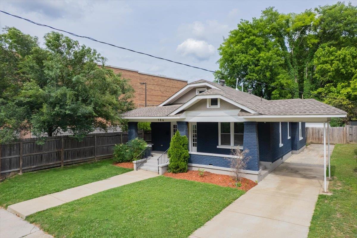 186 Lemaster St Property Photo 3