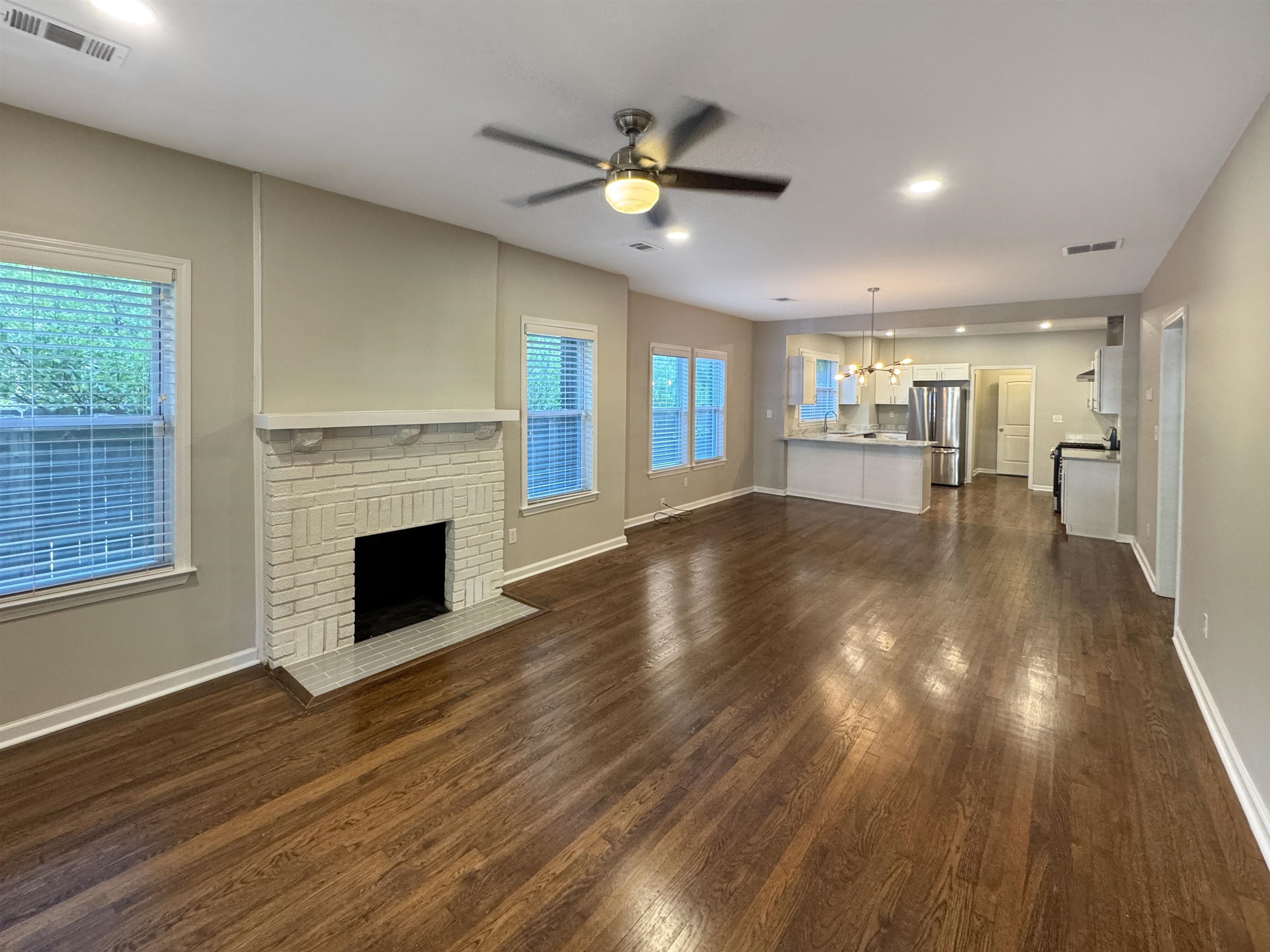 186 Lemaster St Property Photo 4