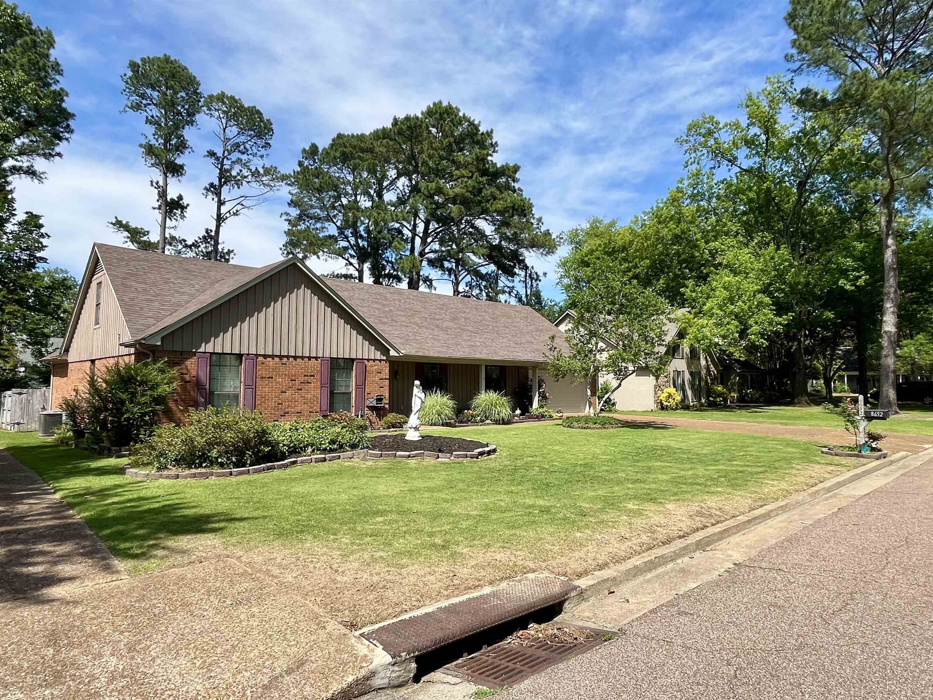 8652 WINE LEAF CV Property Photo 1