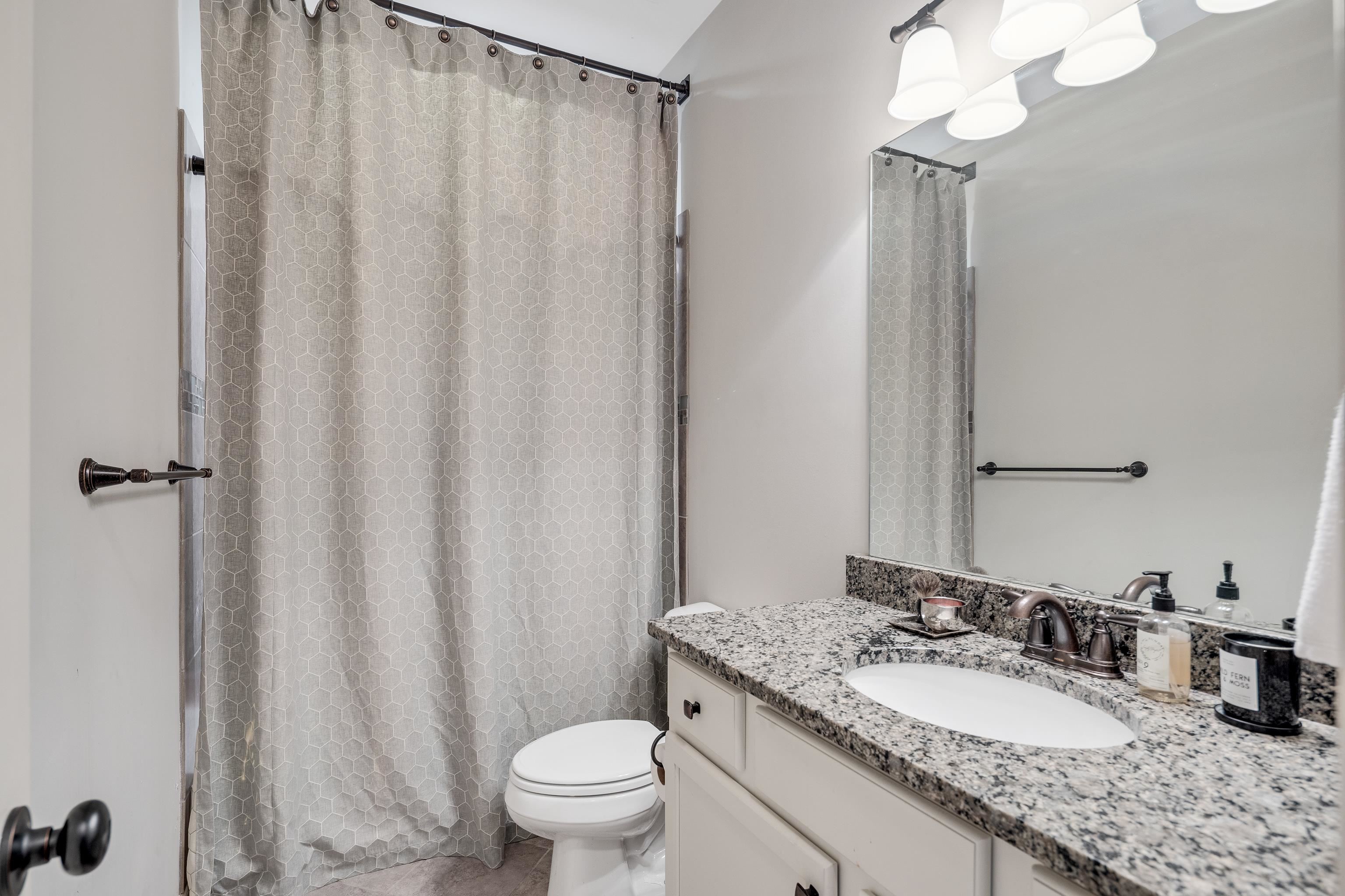 680 Glenshee Dr Property Photo 21