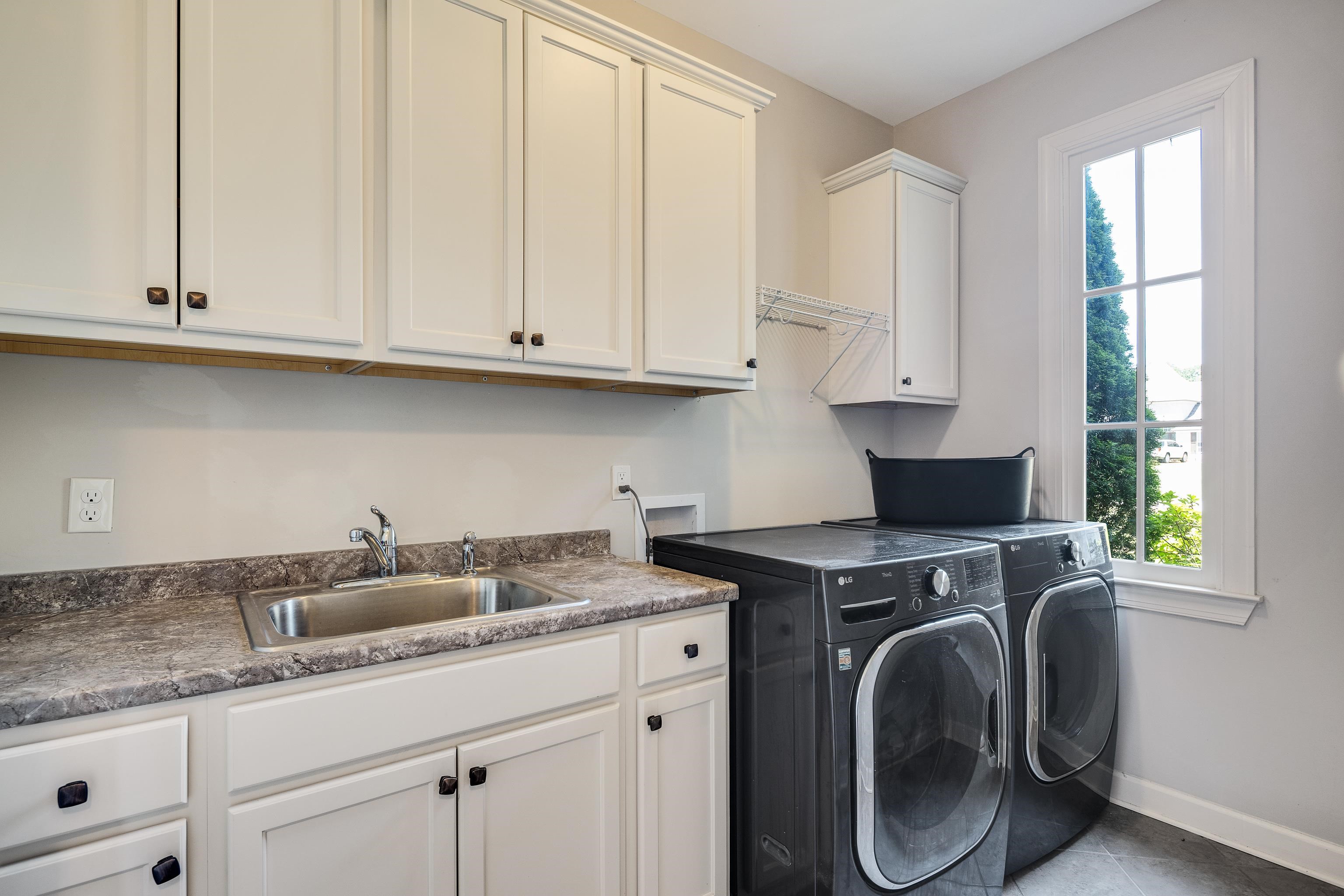 680 Glenshee Dr Property Photo 23