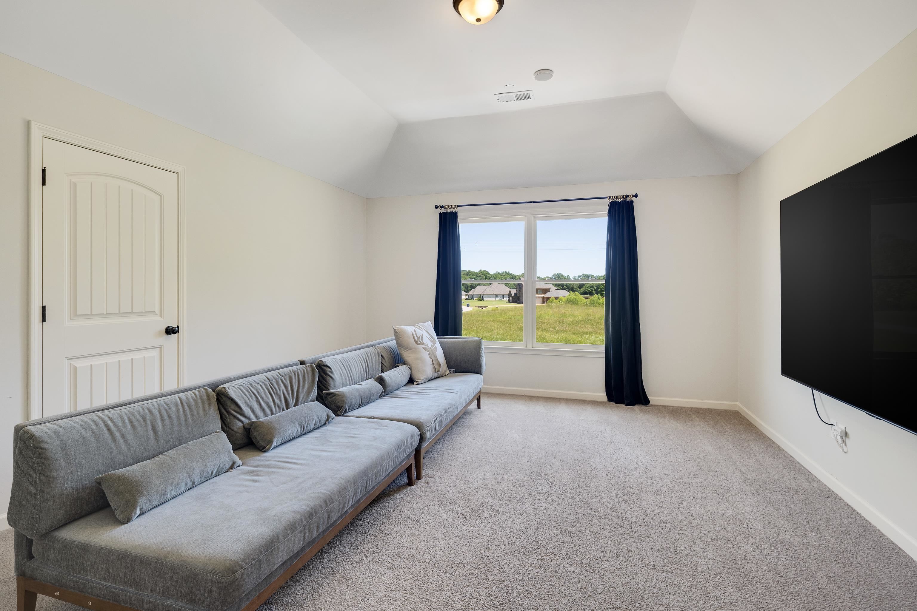 680 Glenshee Dr Property Photo 30