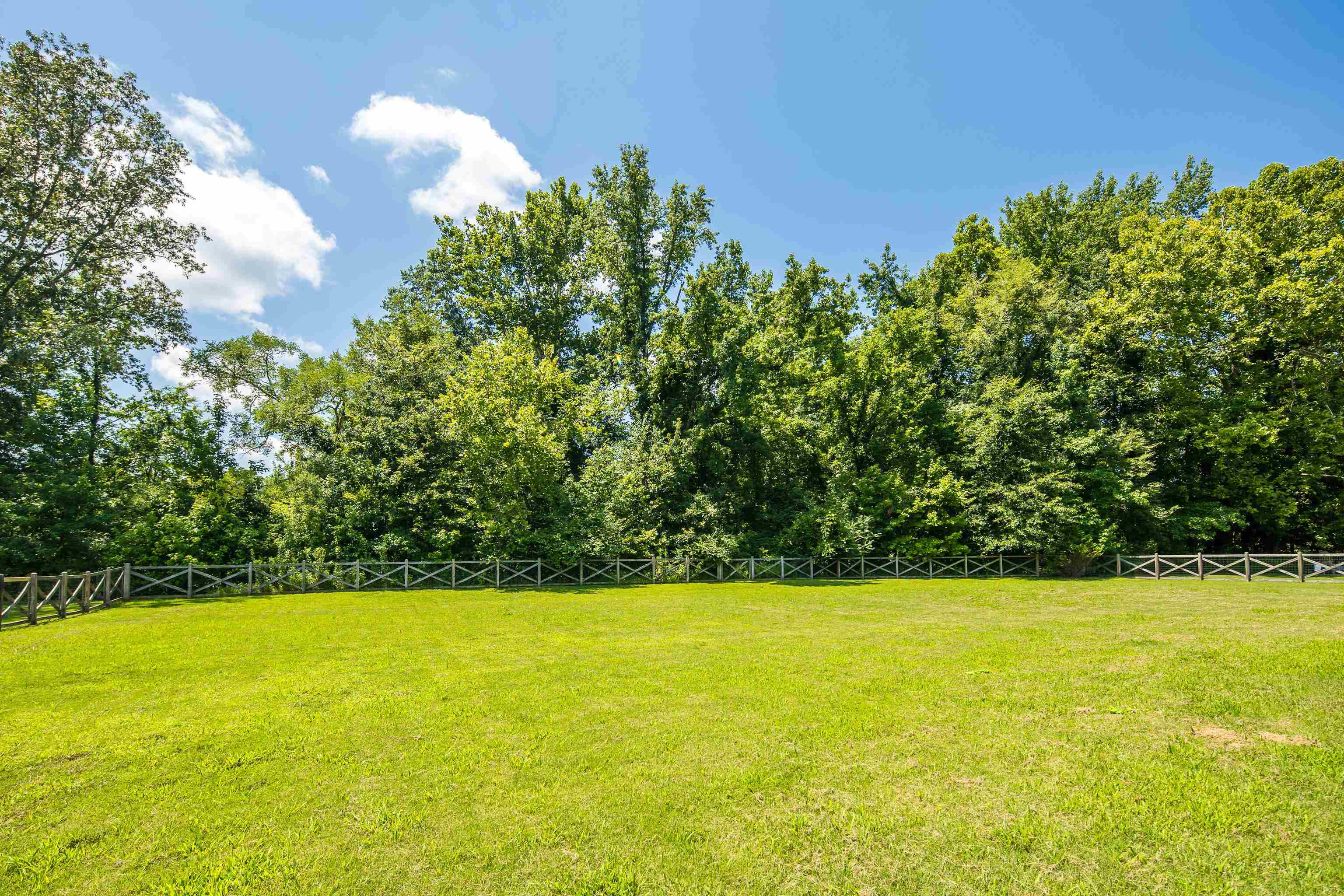680 Glenshee Dr Property Photo 35