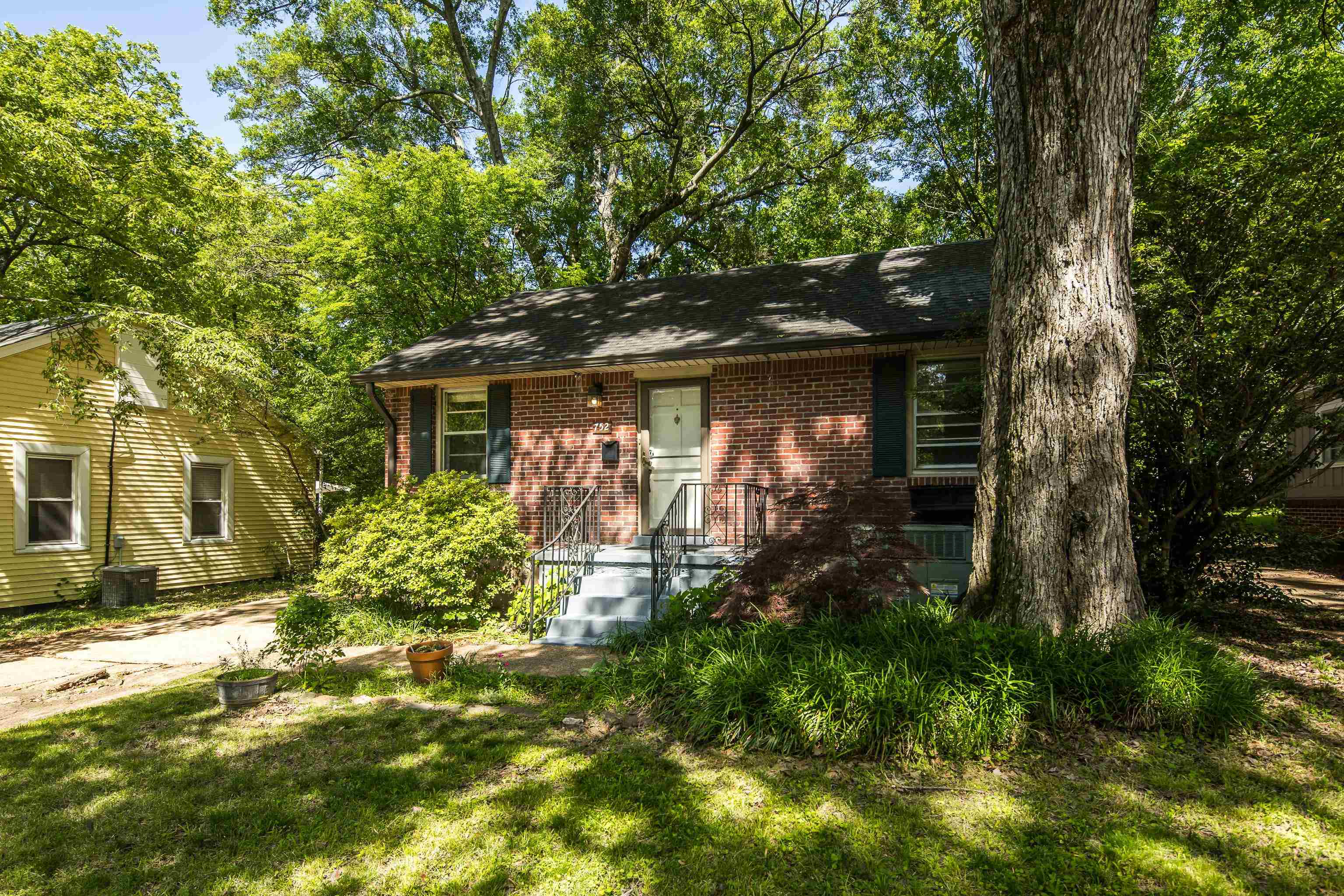 752 WATSON ST Property Photo 1