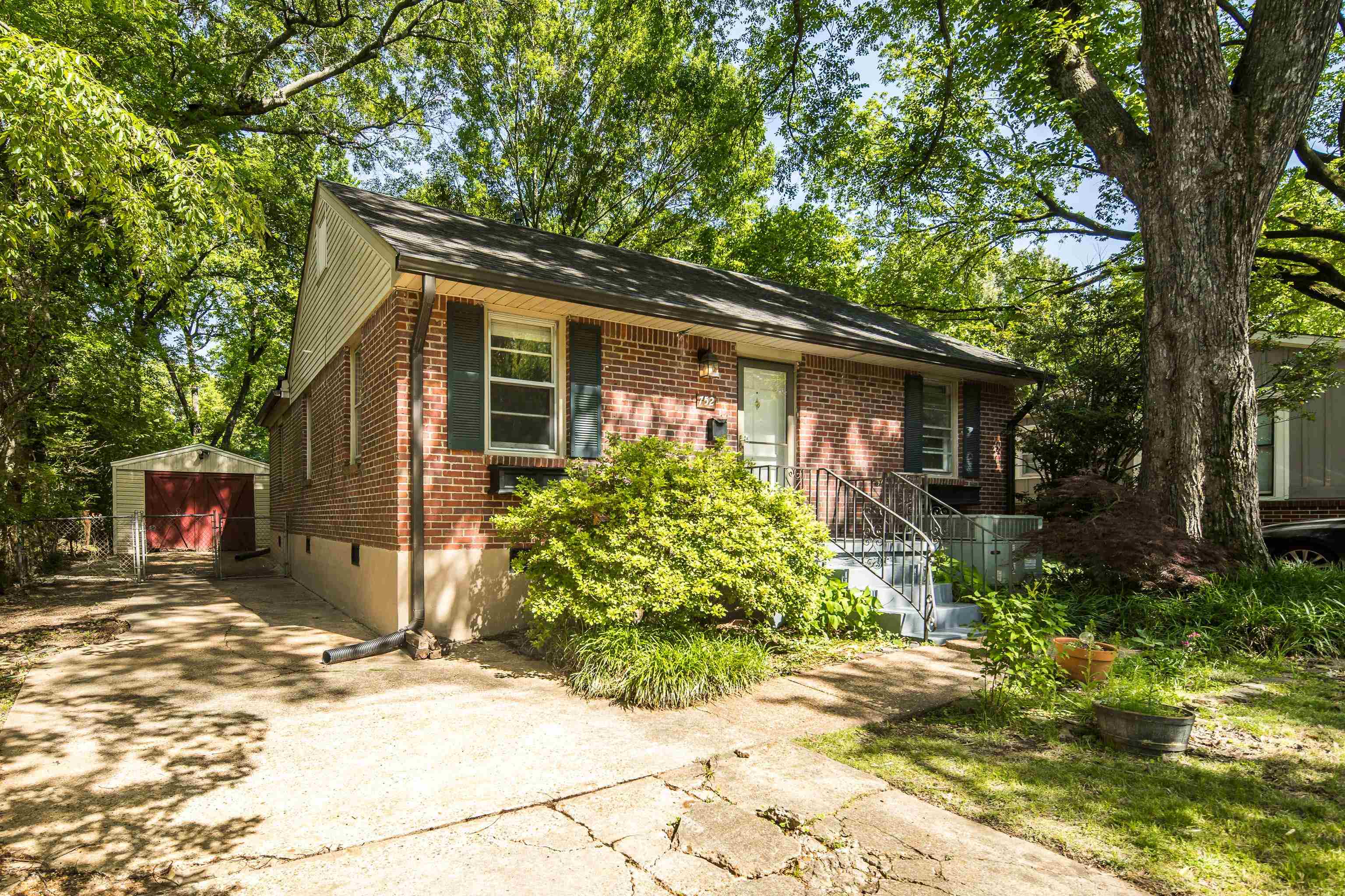 752 Watson St Property Photo 2
