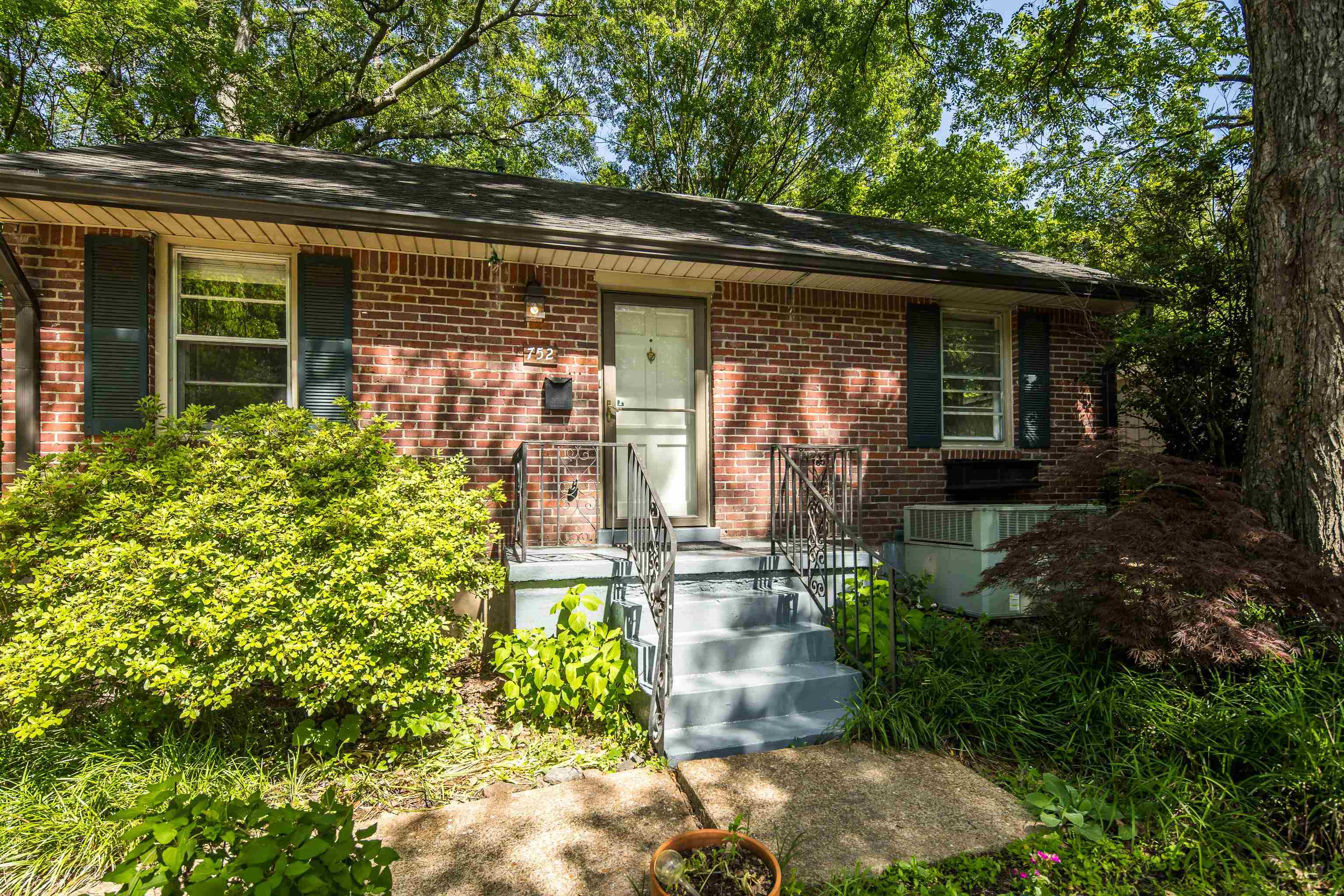 752 Watson St Property Photo 3