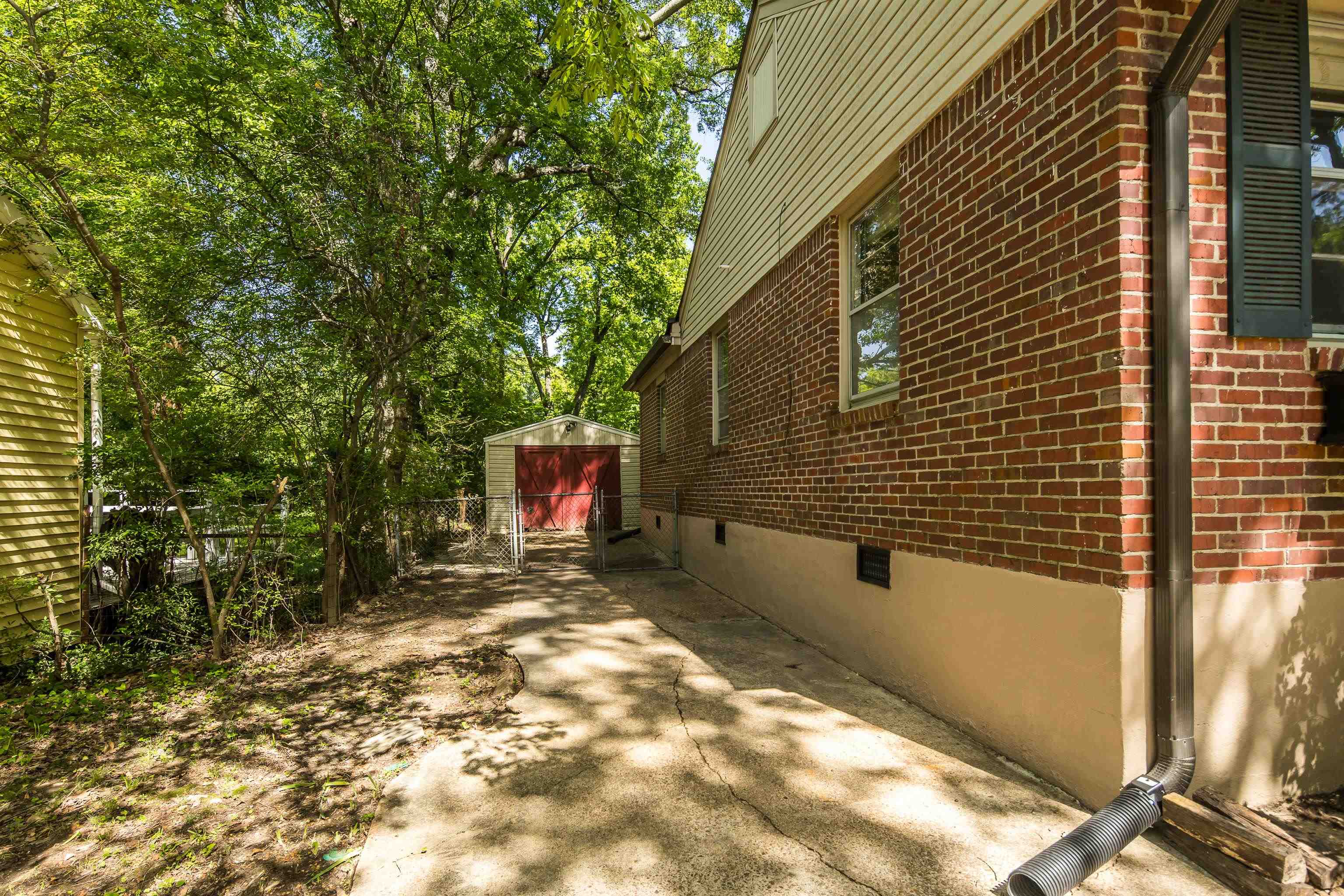 752 Watson St Property Photo 28