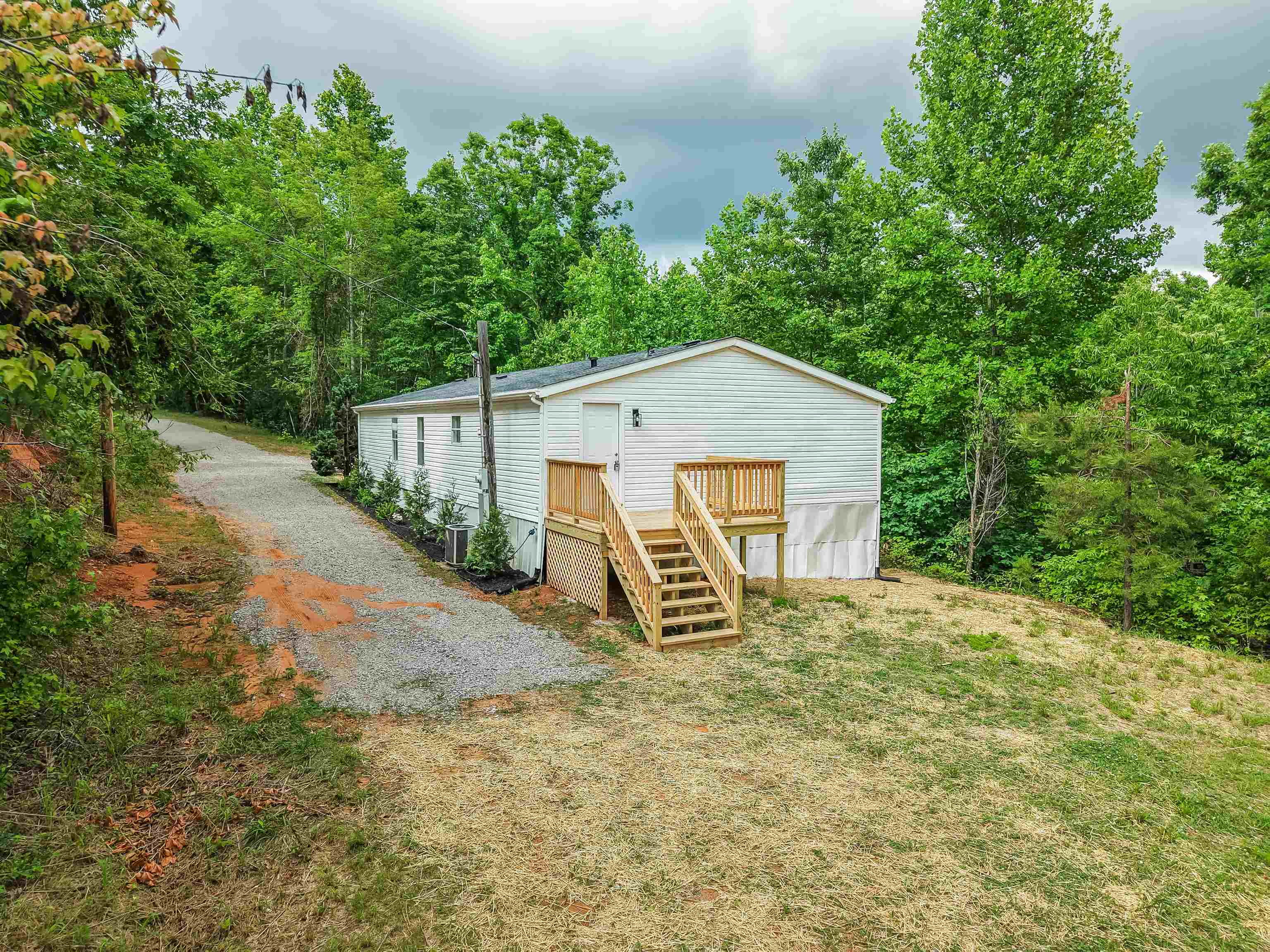 890 Burks Rd Property Photo 3