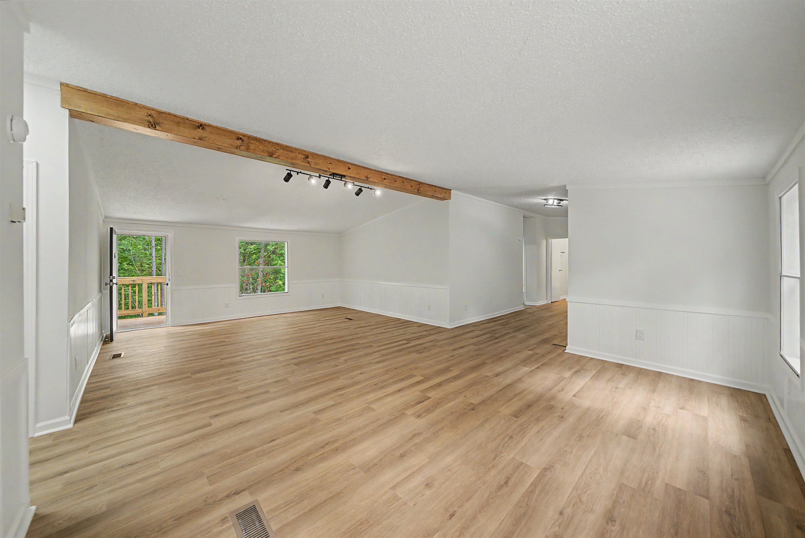 890 Burks Rd Property Photo 4