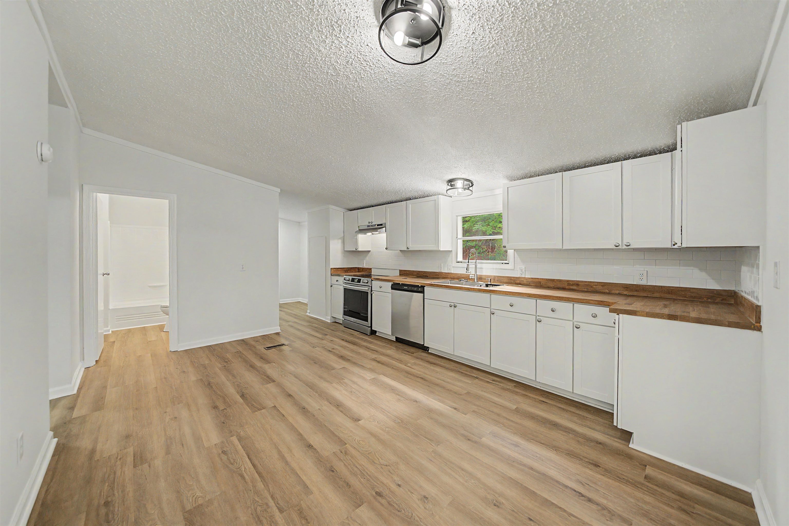 890 Burks Rd Property Photo 8