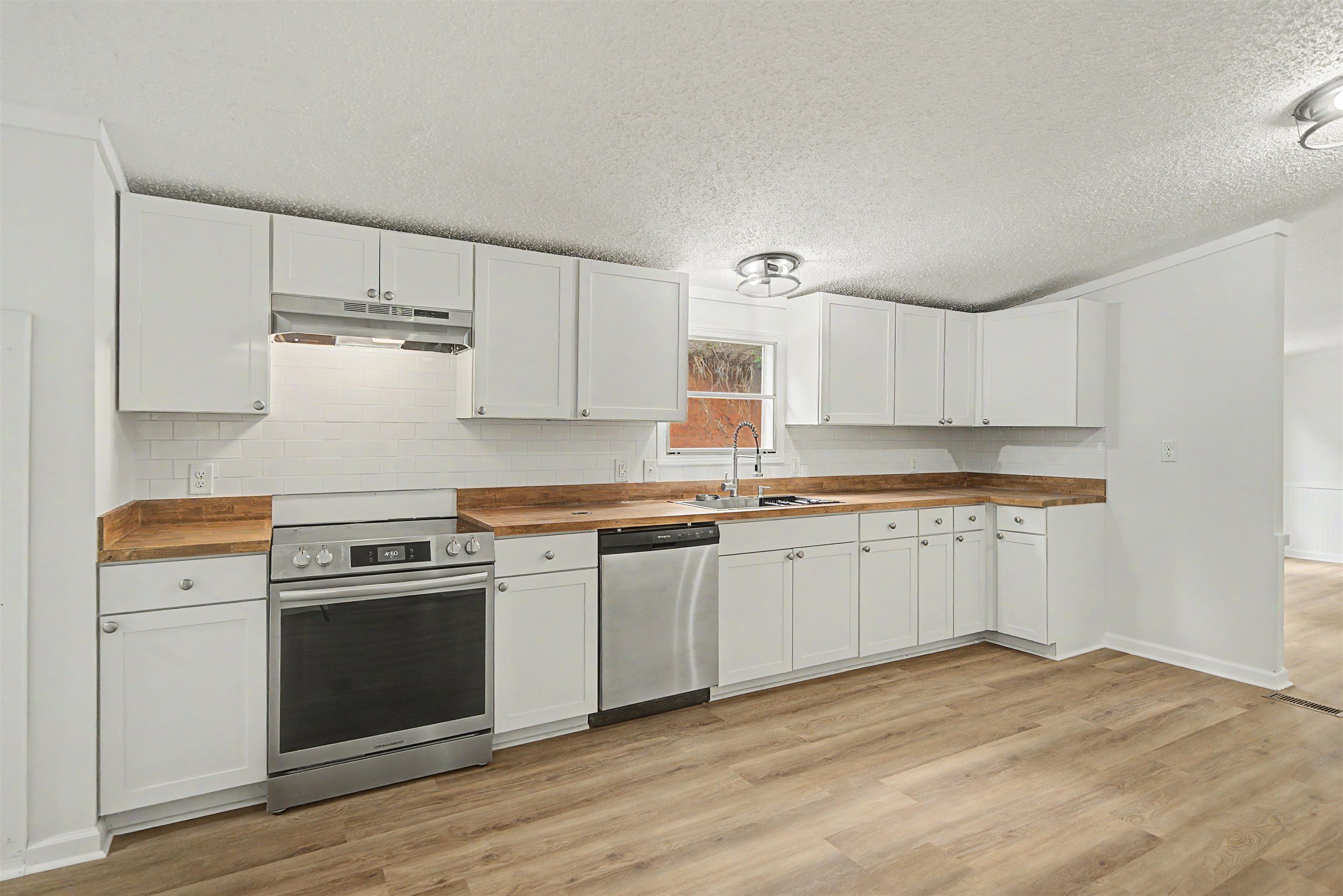 890 Burks Rd Property Photo 10