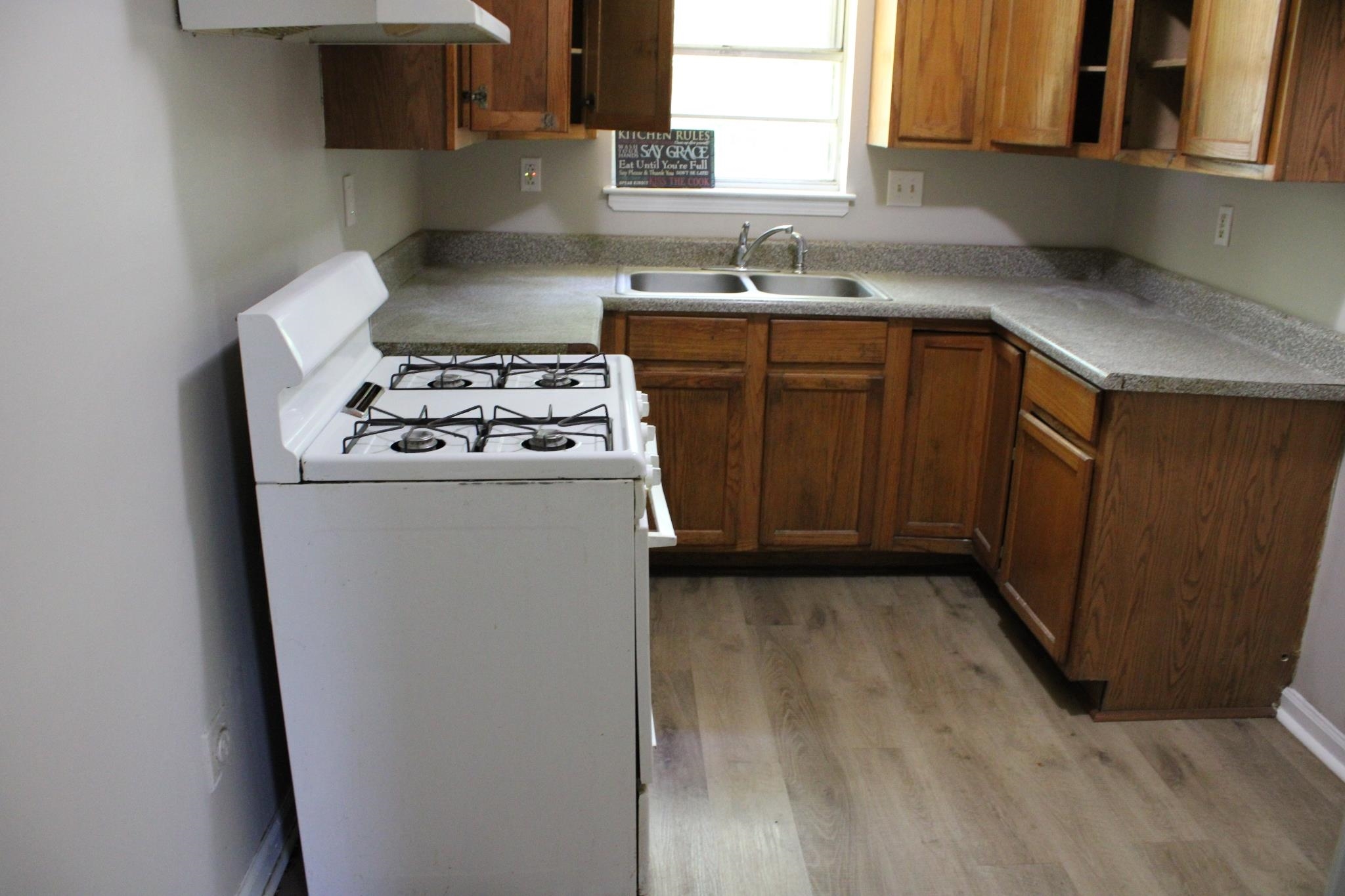 5116 Chantilly Dr Property Photo 3