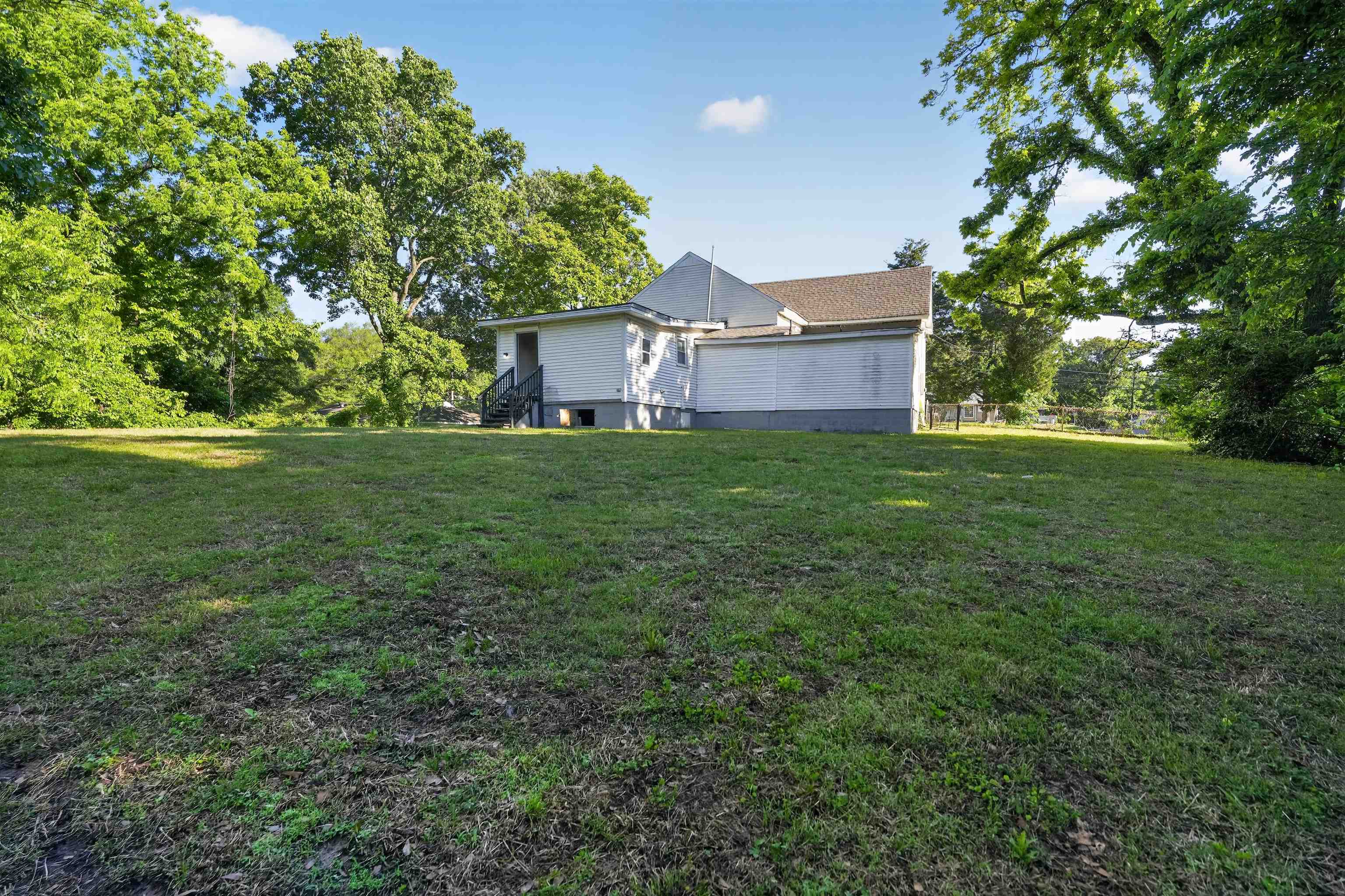 2055 Burnham Ave Property Photo 4