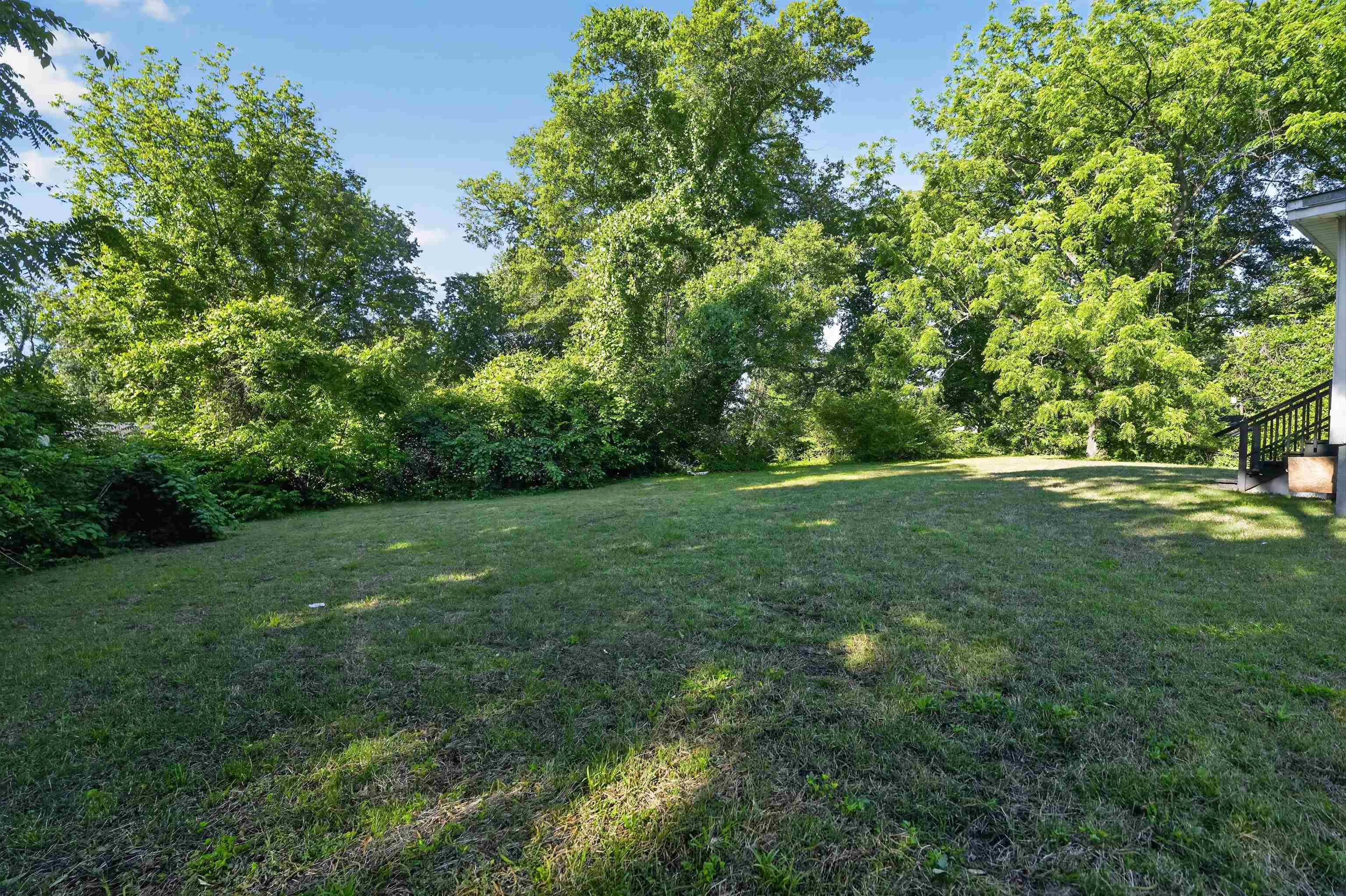 2055 Burnham Ave Property Photo 5