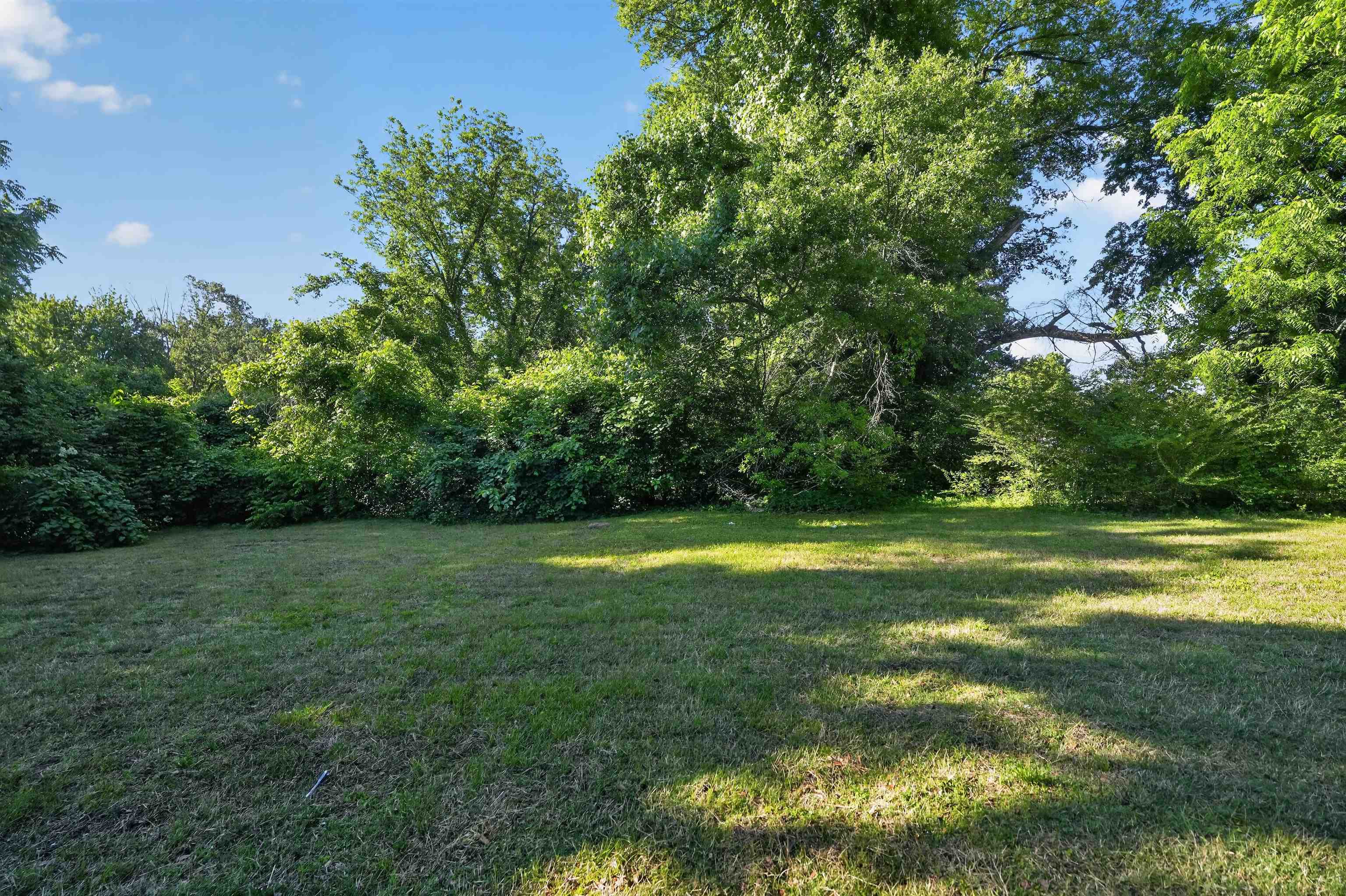 2055 Burnham Ave Property Photo 6