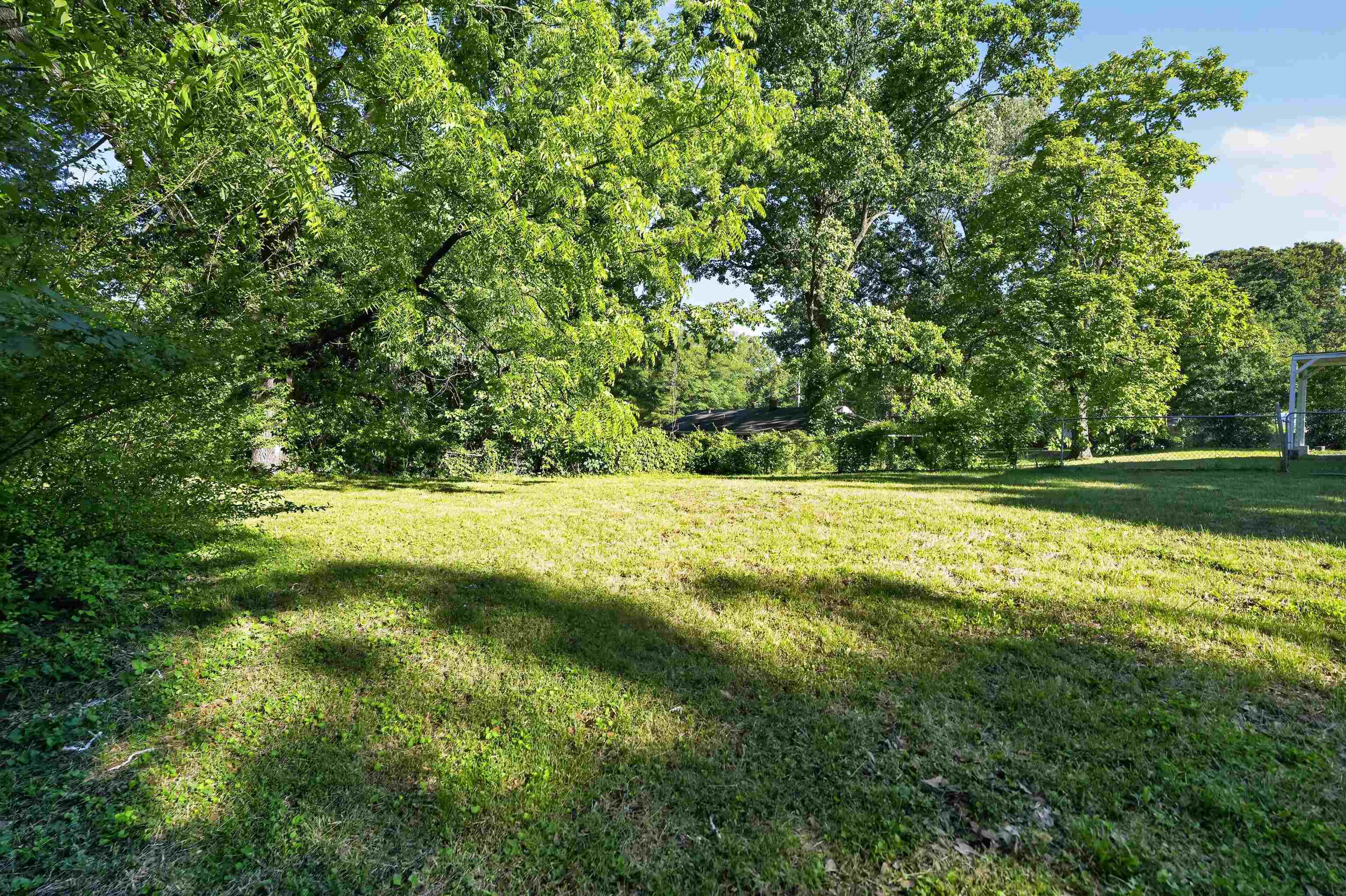 2055 Burnham Ave Property Photo 7