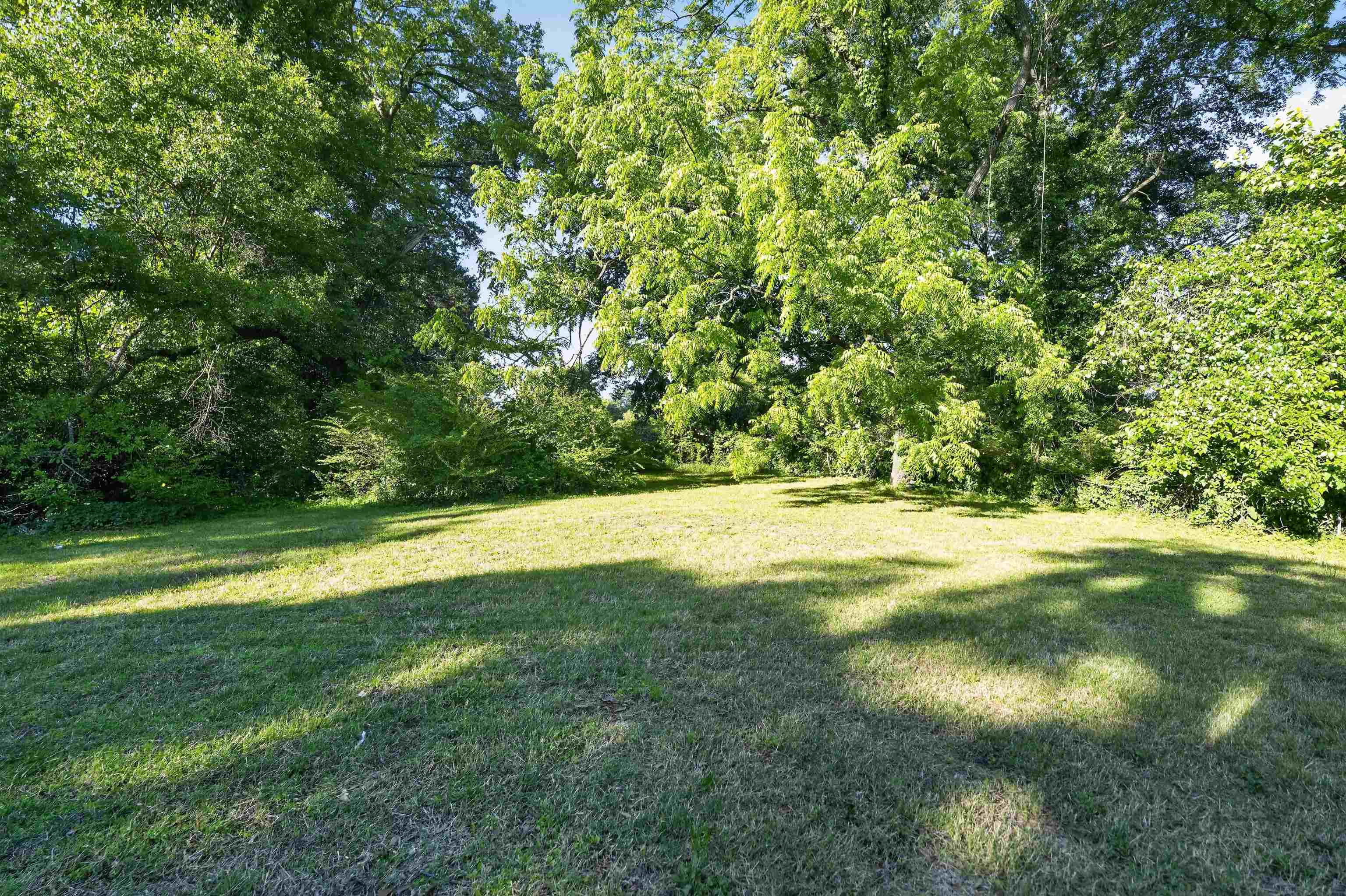 2055 Burnham Ave Property Photo 8