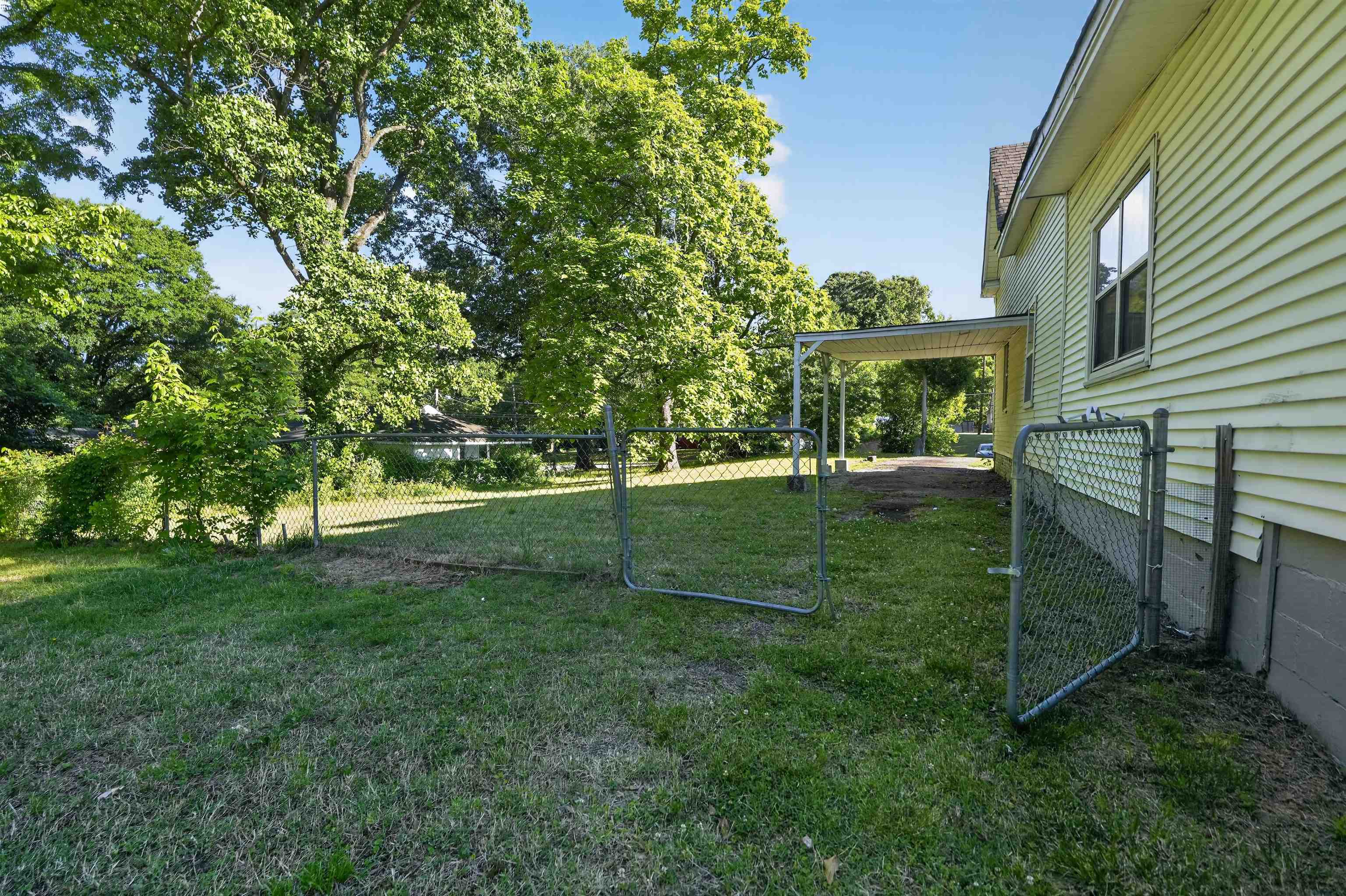 2055 Burnham Ave Property Photo 10