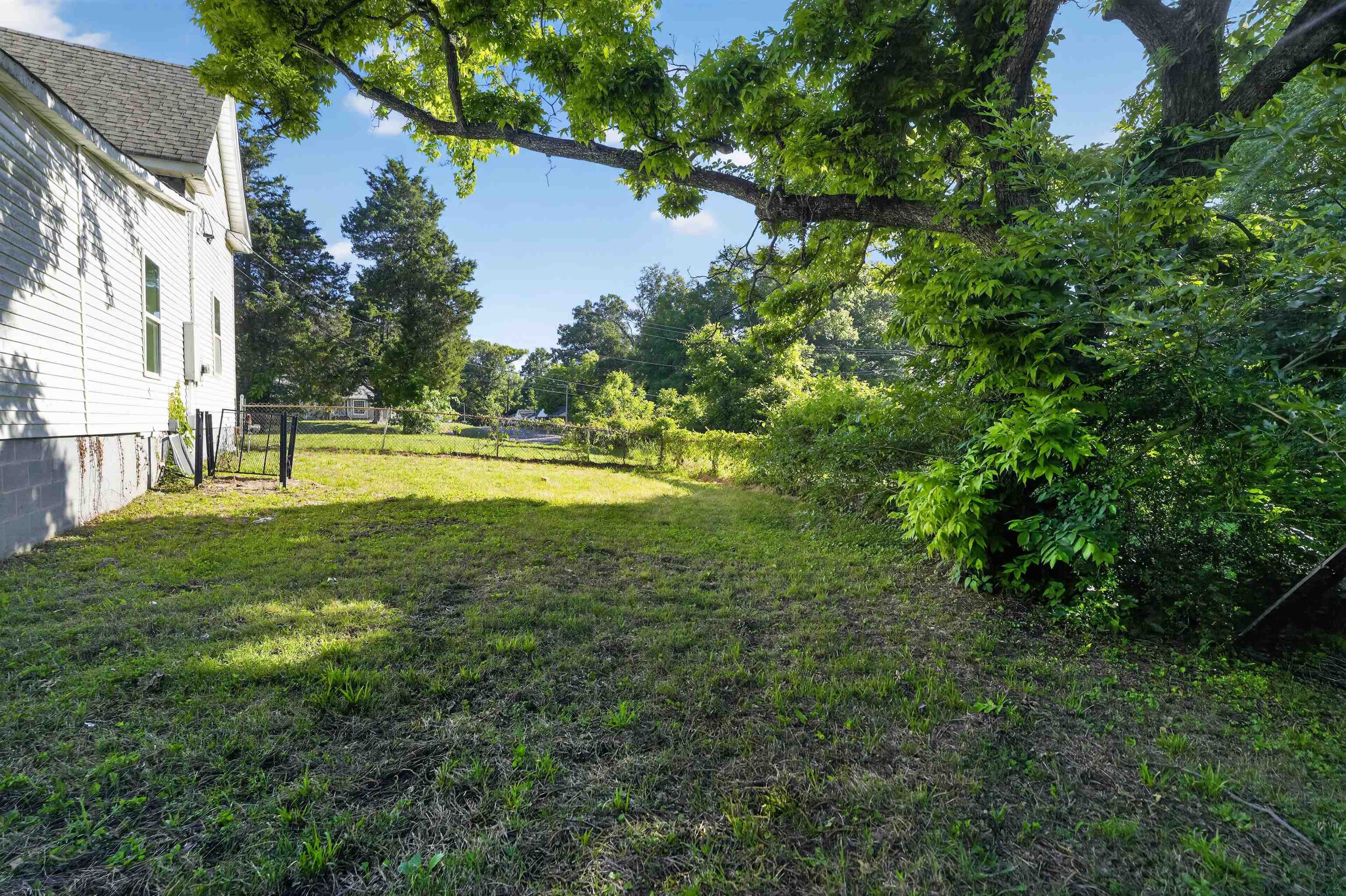 2055 Burnham Ave Property Photo 11