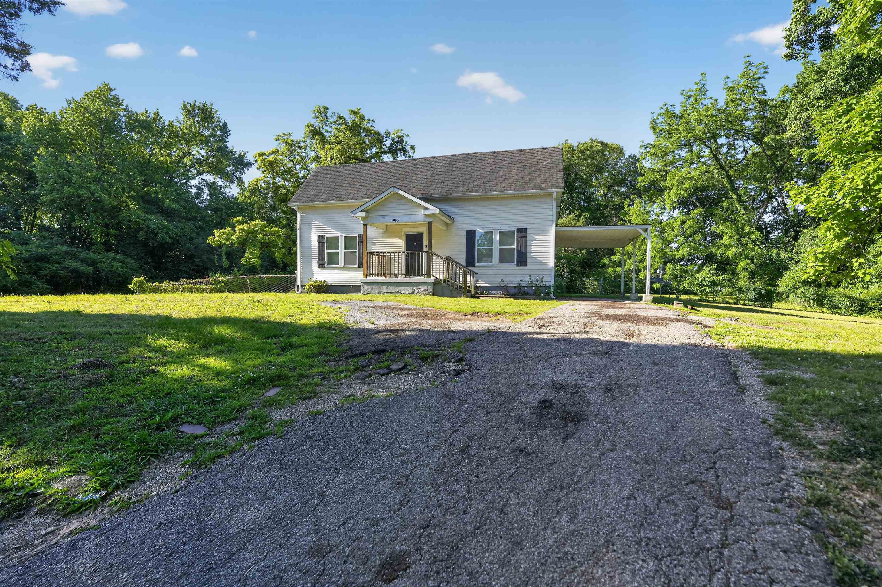 2055 Burnham Ave Property Photo 12