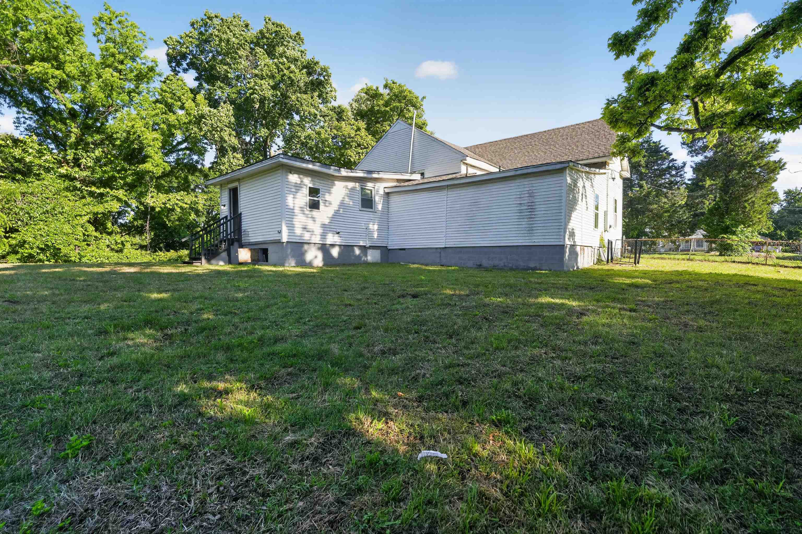 2055 Burnham Ave Property Photo 13