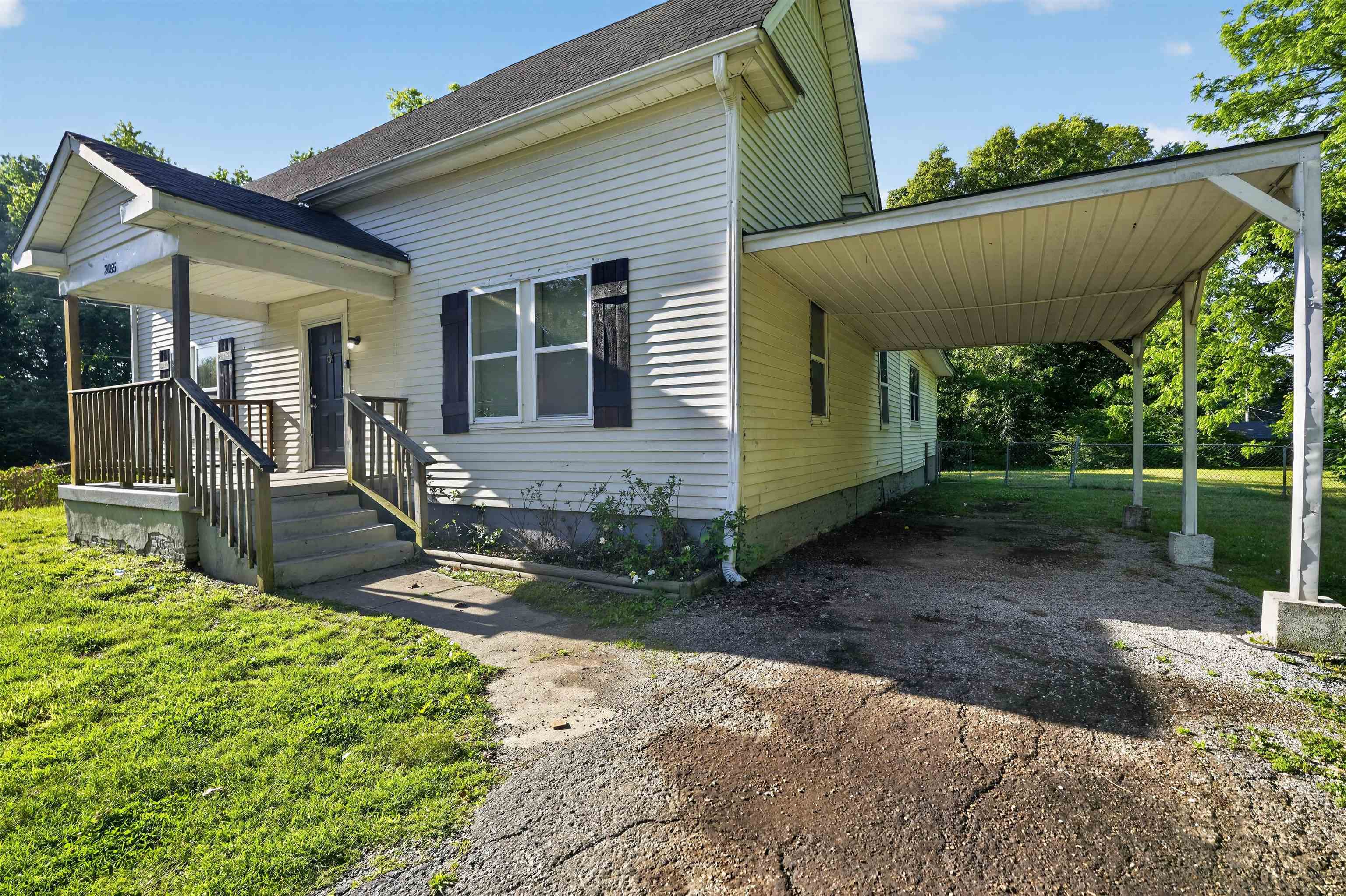 2055 Burnham Ave Property Photo 15