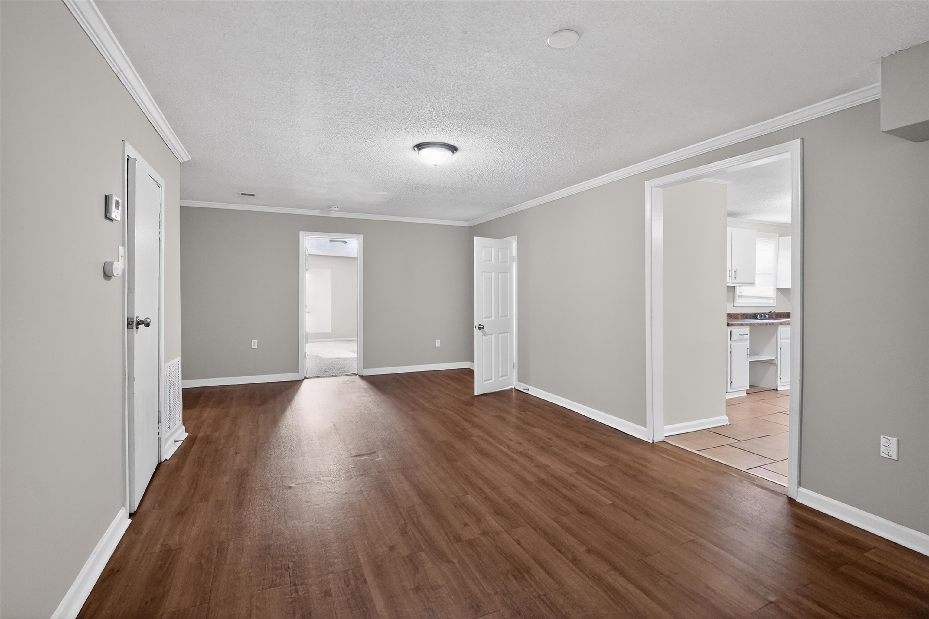 2055 Burnham Ave Property Photo 16