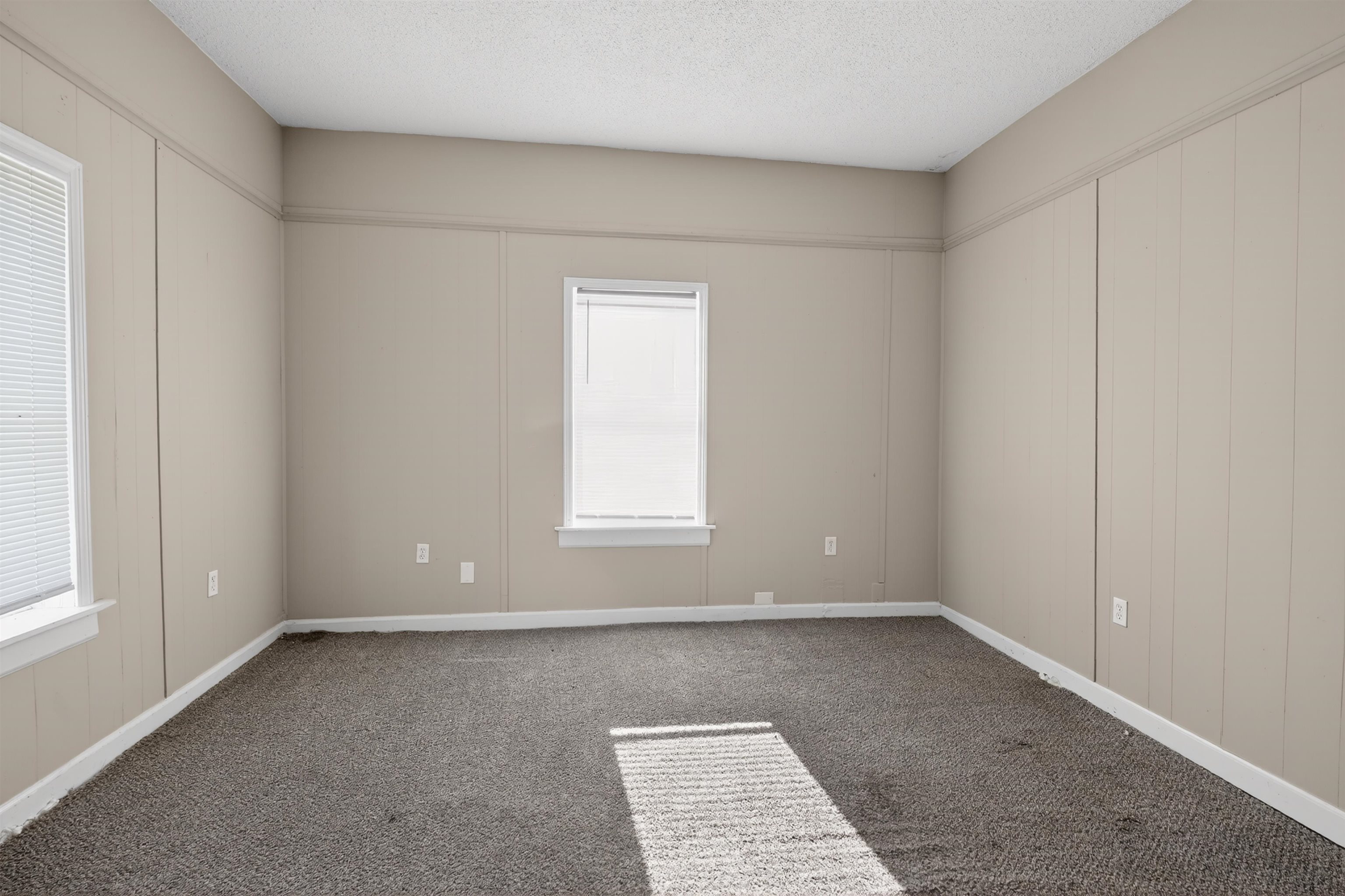 2055 Burnham Ave Property Photo 17