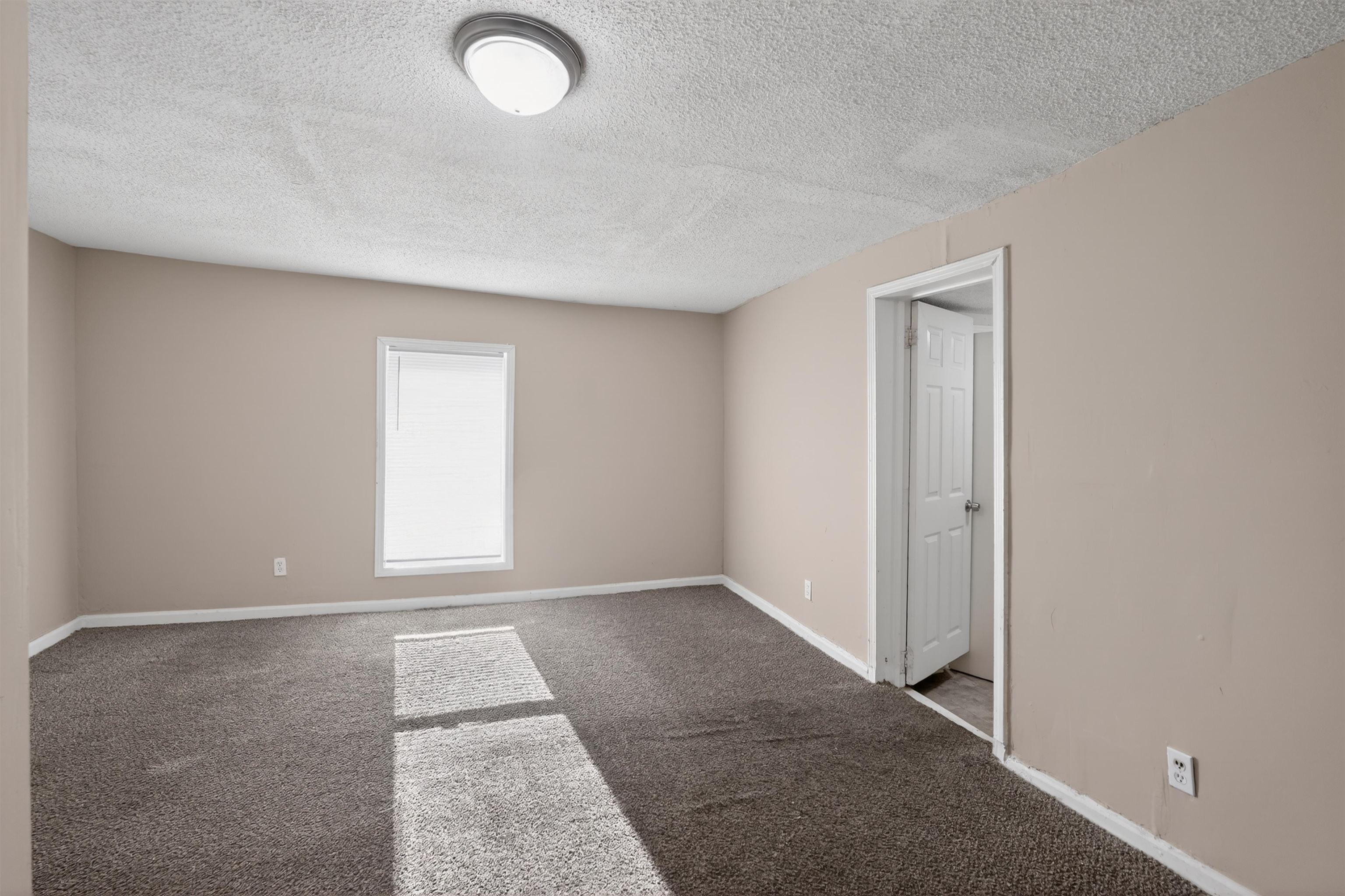 2055 Burnham Ave Property Photo 18