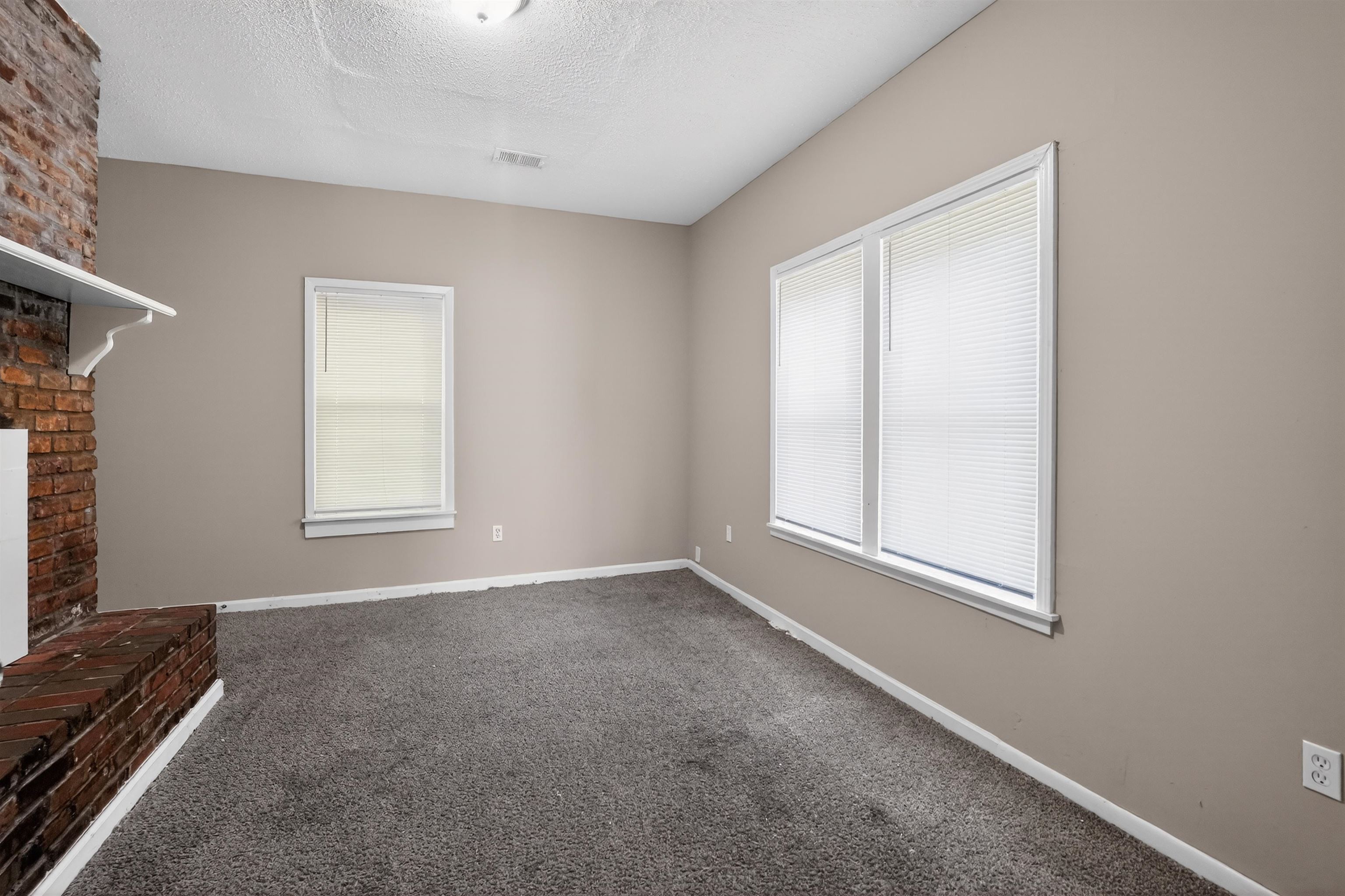 2055 Burnham Ave Property Photo 22
