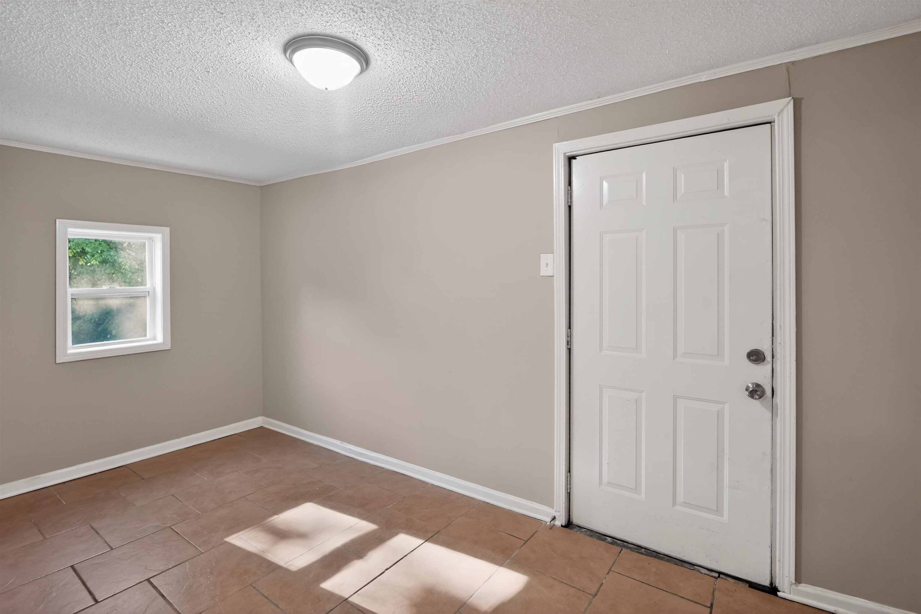 2055 Burnham Ave Property Photo 24