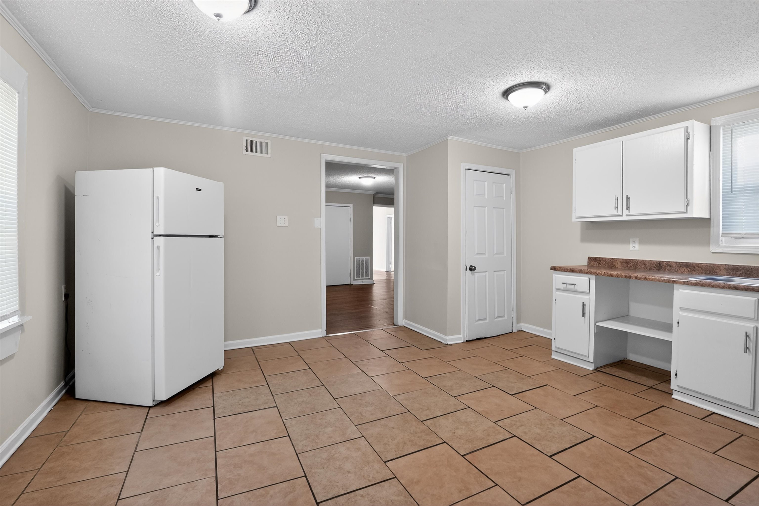 2055 Burnham Ave Property Photo 26